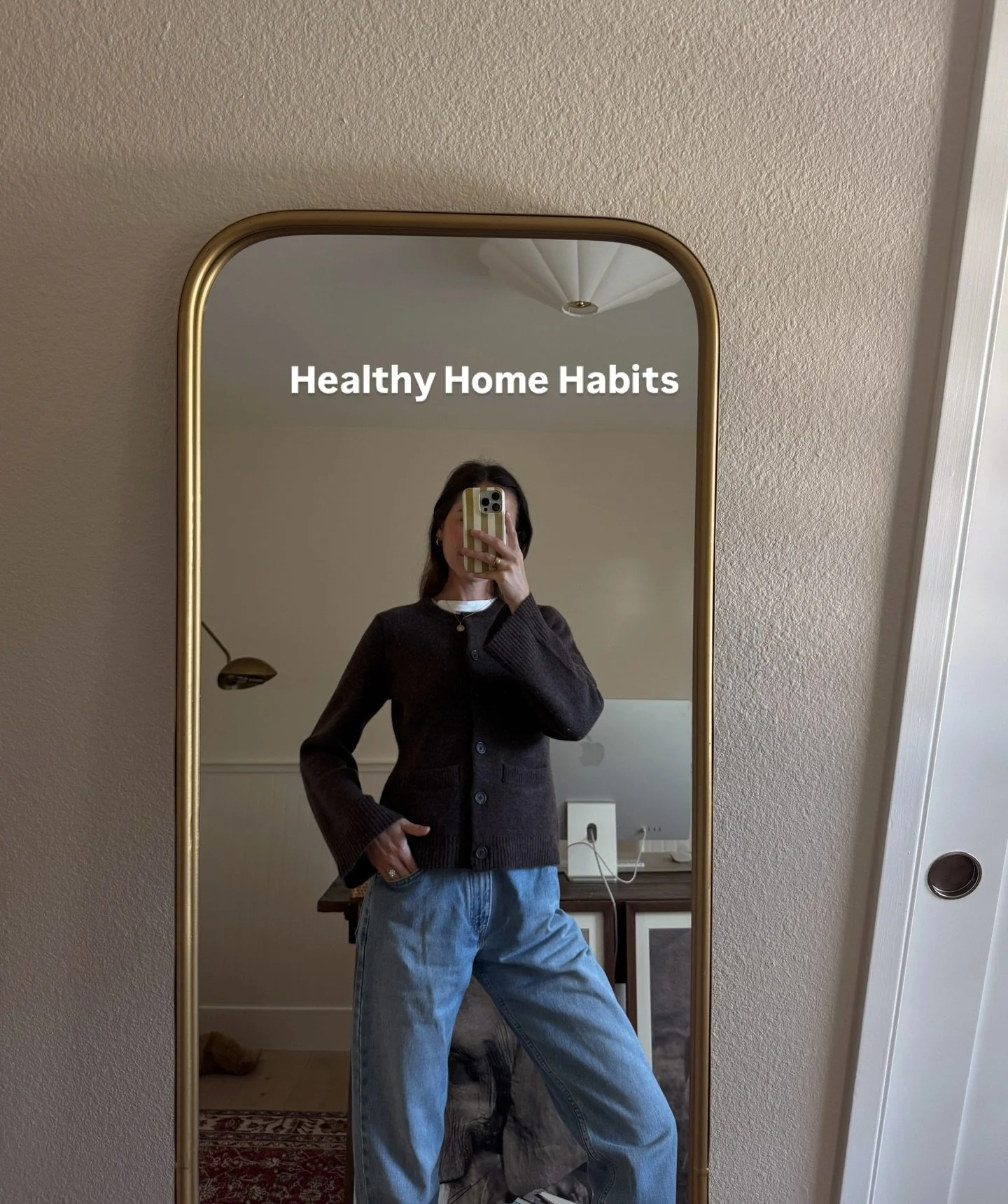 Healthy home habits 🏡 because your space is a part of your wellness!

nontoxic cookware - stainless steel, cast iron or ceramic 

100% cotton, linen or silk bedding is a MUST. you (hopefully) spend 8-9 hours a night in bed, don&rsquo;t sleep in plas