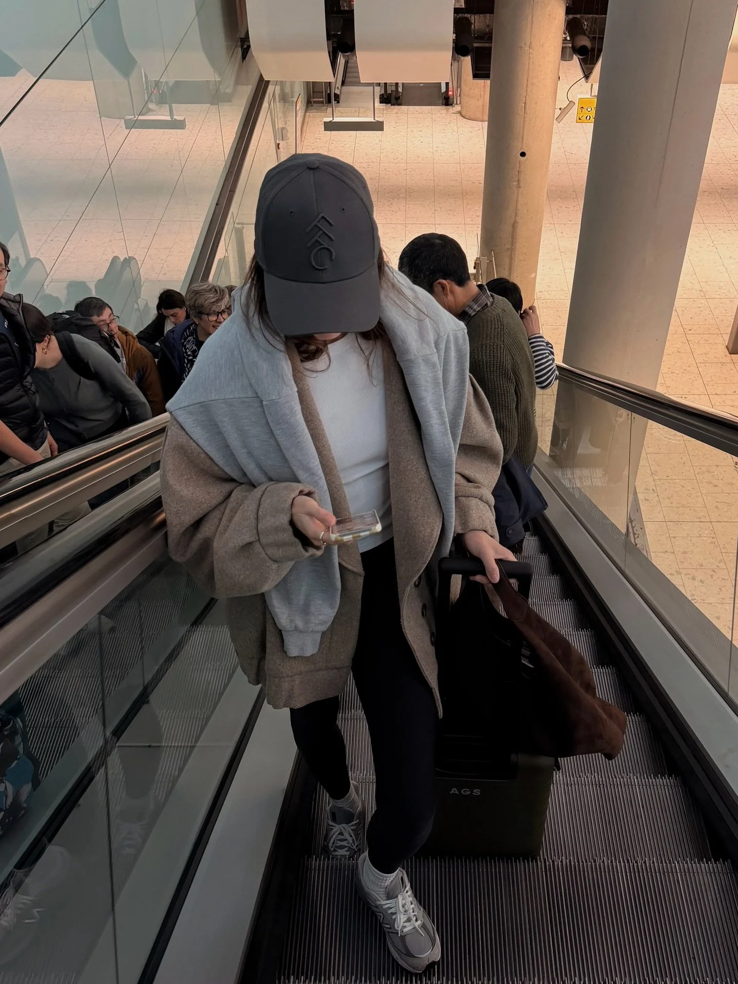 December you were cute! Some winter wellness habits I&rsquo;m taking into January, even in Southern California -

prioritize hydration, especially in the mornings. sea salt + lemon or a good hydration powder once a day or every other day

vitamin c, 