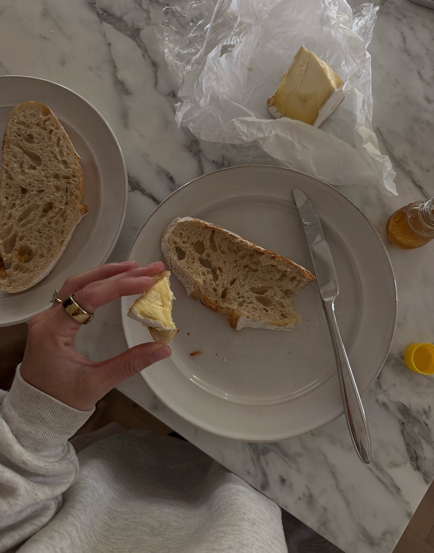 Balanced weekend wellness &amp; intentions for the week: practice extra gratitude every day and get back on track with supplements. vitamin d, magnesium, &amp; fish oil daily.

#weeklywellness #wellnessroutine #supplementsthatwork #gratitudedaily