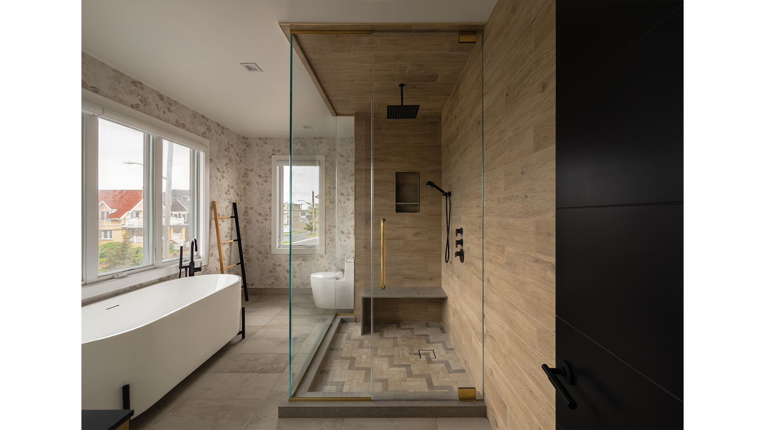 Two Shower Systems, One Tailored Glass Approach