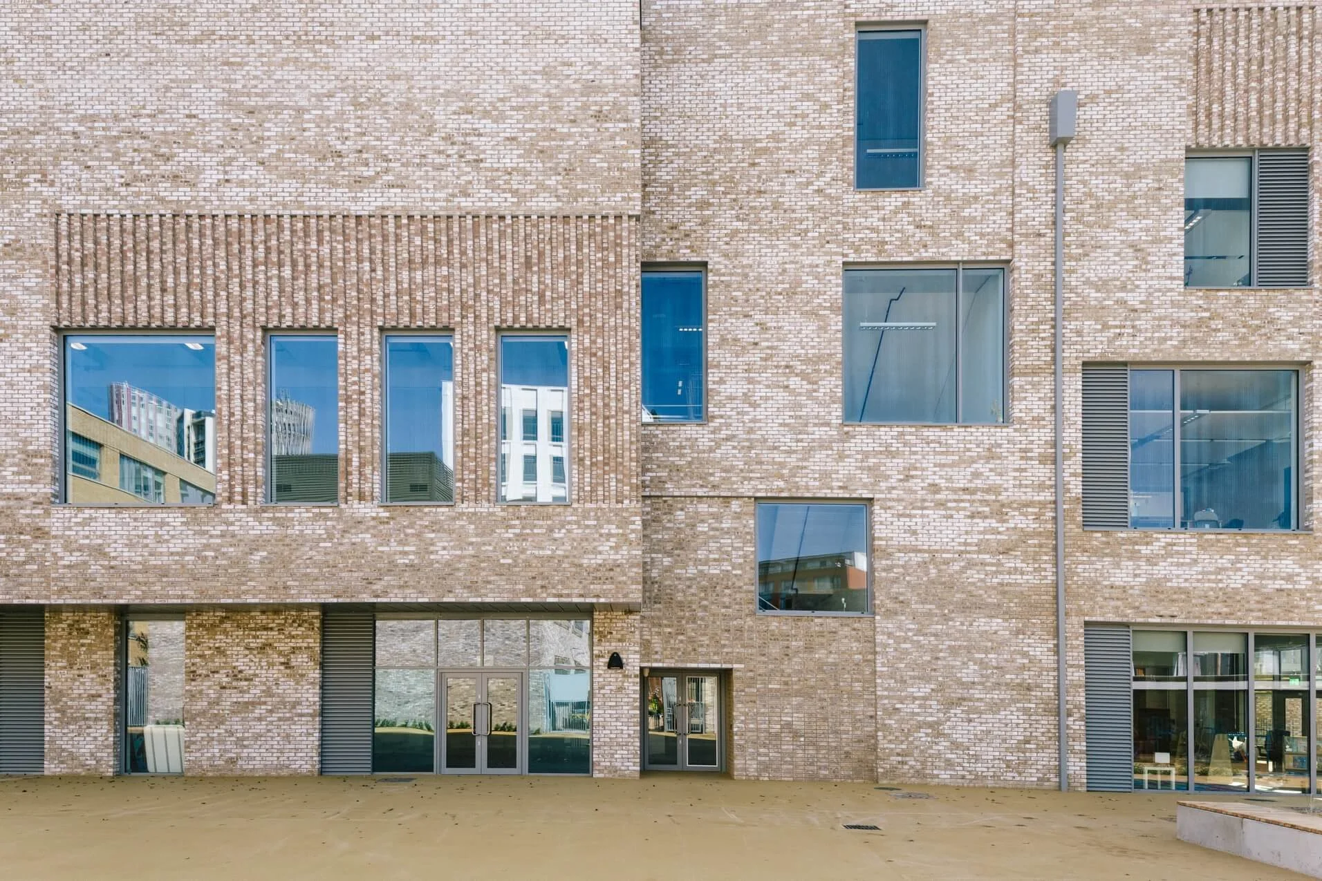 Perkins-&-Will-School-360-London-Photograph-002.jpg