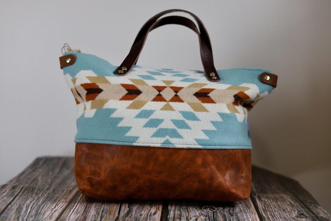 Crossbody Purse in Rancho Arroyo Aqua Wool 003