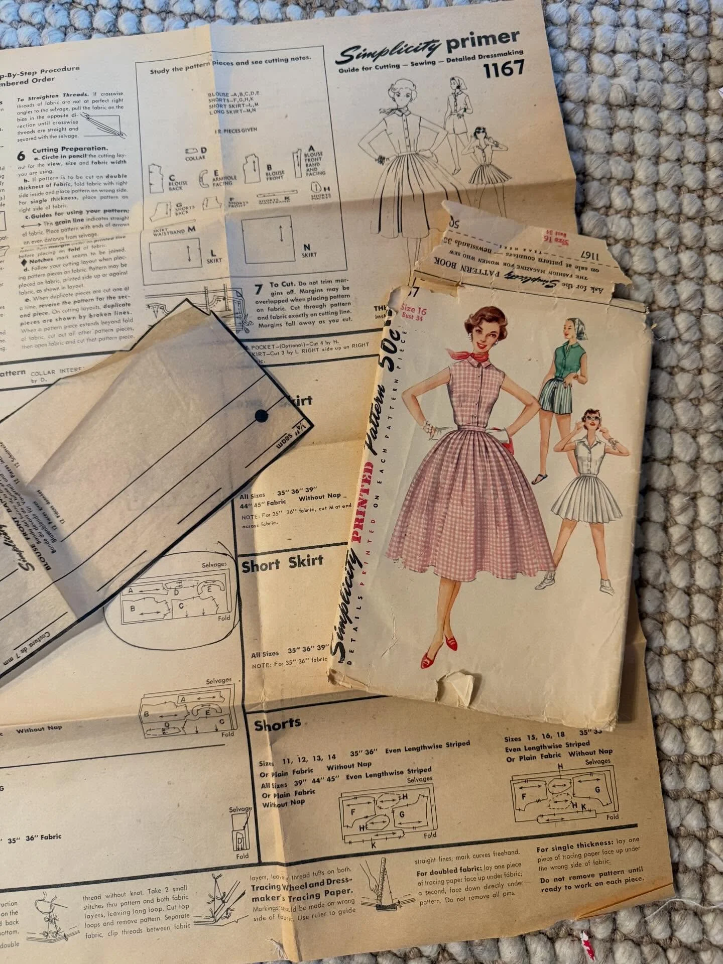 Took a little break from drafting a new bag this weekend. Channeled my grief of losing Chico this week into finishing the two piece project I started at the sewing retreat Meg of @thesampleroom_ hosted at the end of February. This is another pattern 