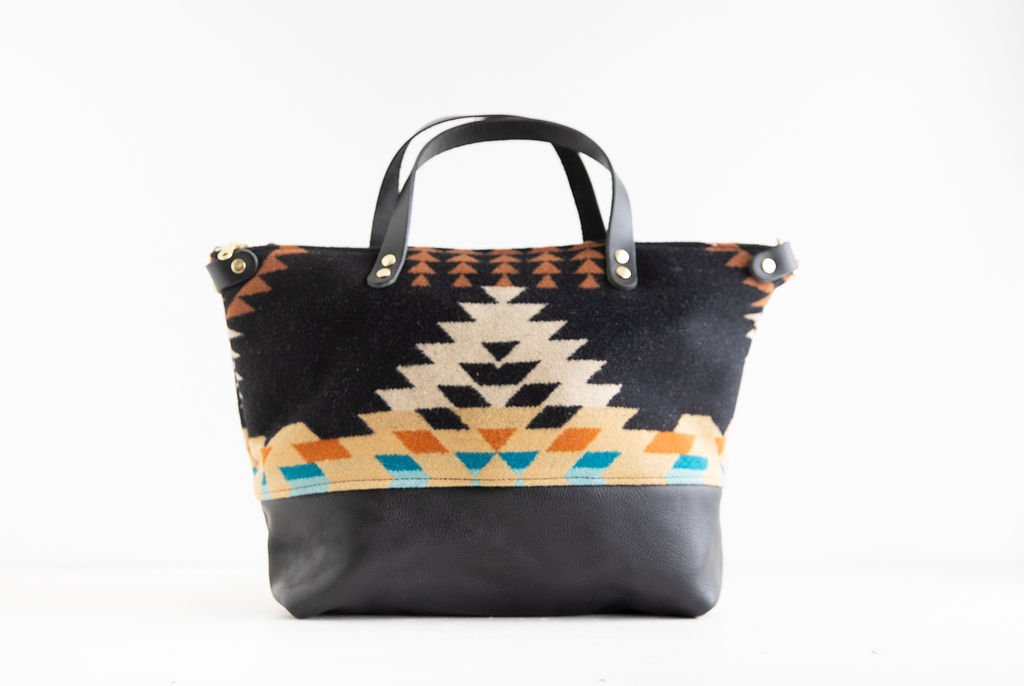 Crossbody Purse in Rancho Arroyo Black Wool 001