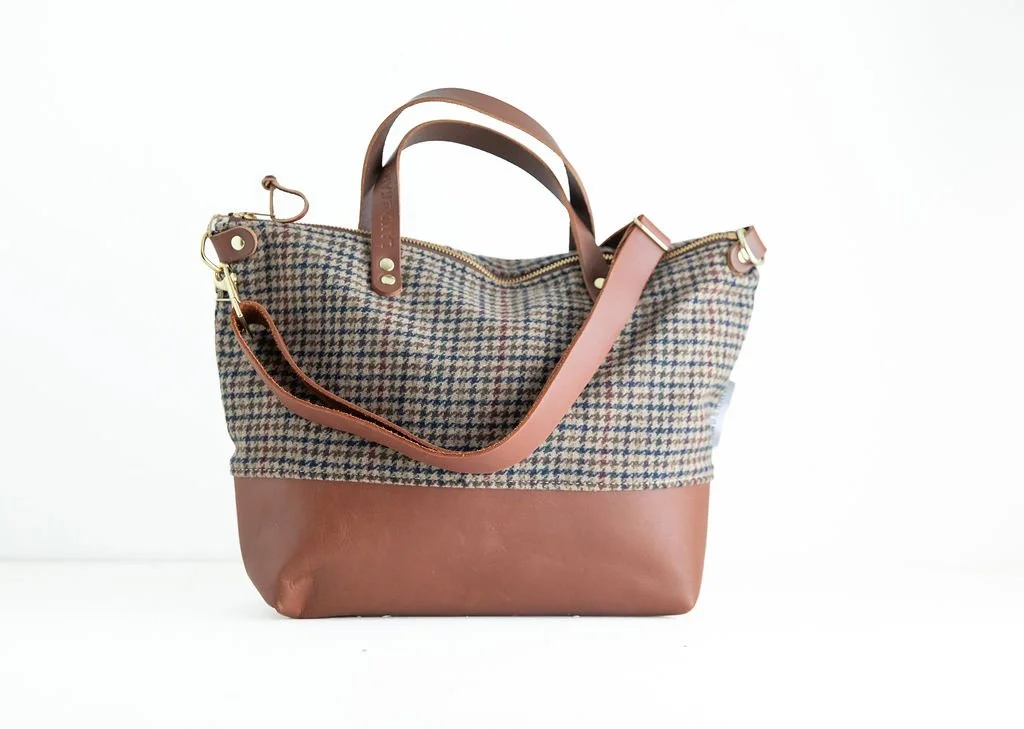 1C672D77-D9C1-489B-B23B-F9EA47C58BA7.jpegClassic Houndstooth wool crossbody purse shown with detailed angles and top-grain leather handles and detachable strap