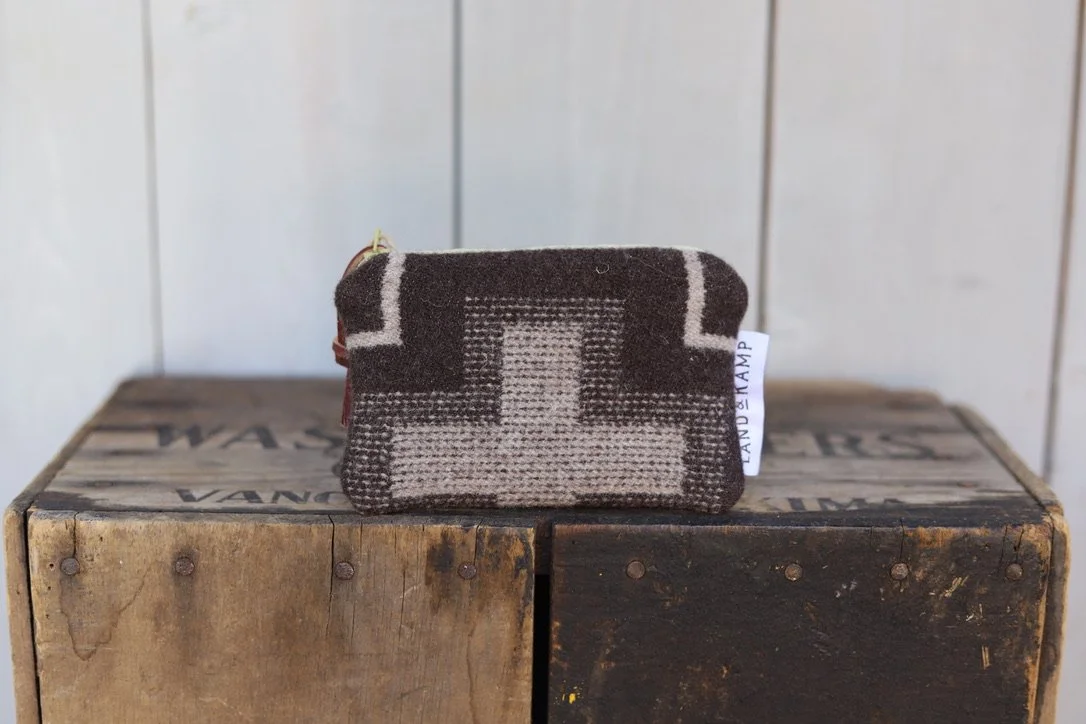 Card Pouch in Brown Cross Wool