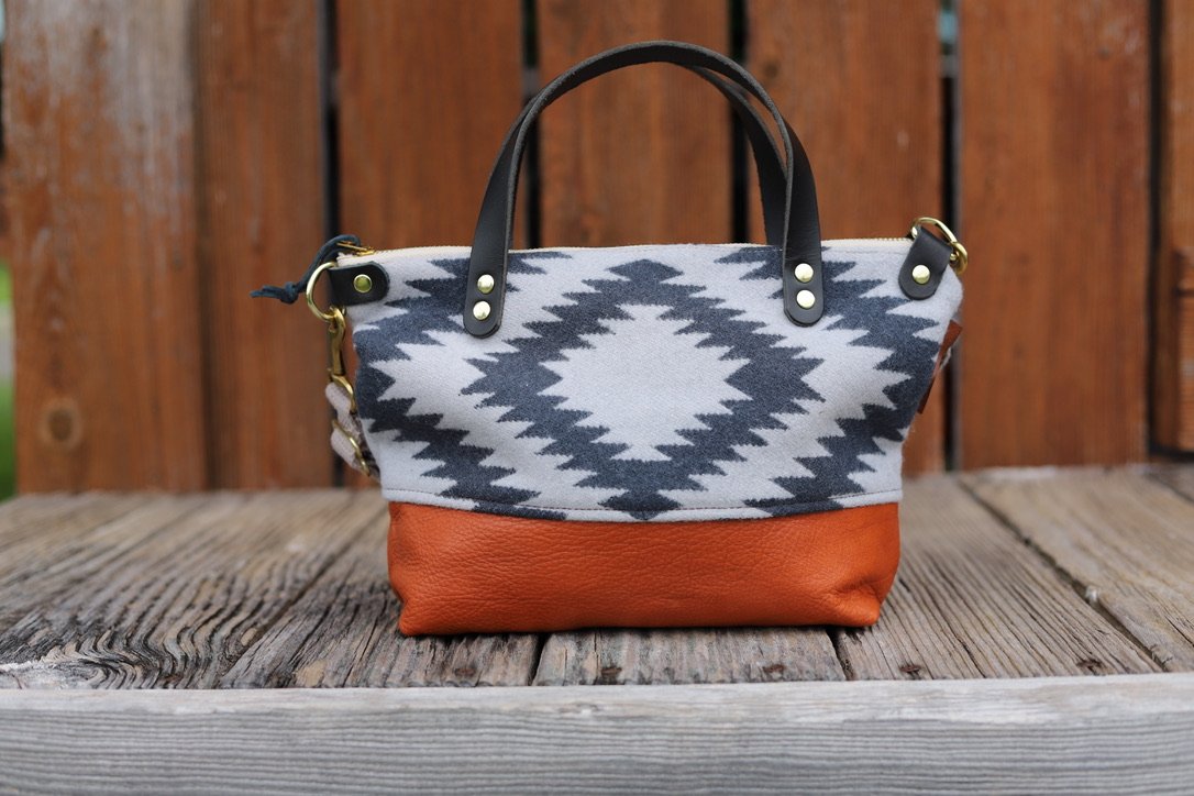 handmade Bitsy Purse in Grey Geometric Wool 001