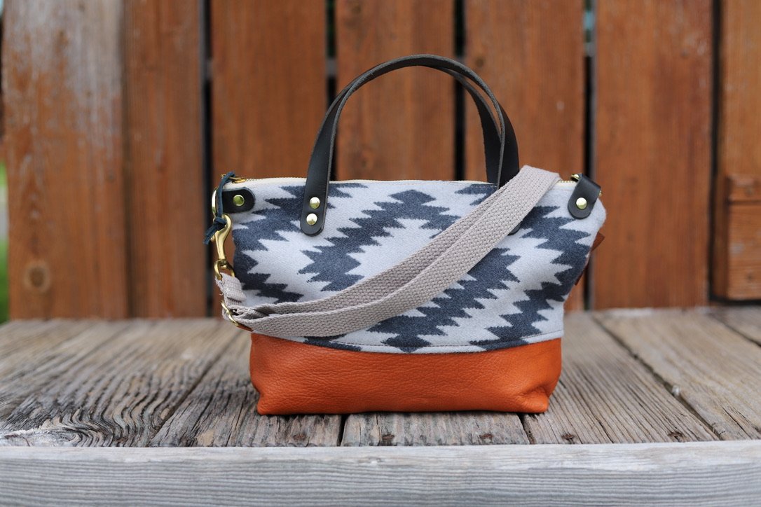 handmade Bitsy Purse in Grey Geometric Wool 001