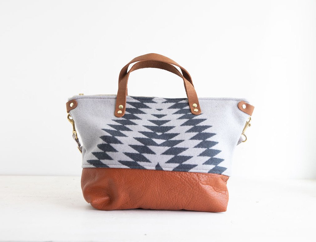 Crossbody Purse in Grey Geo Wool 001