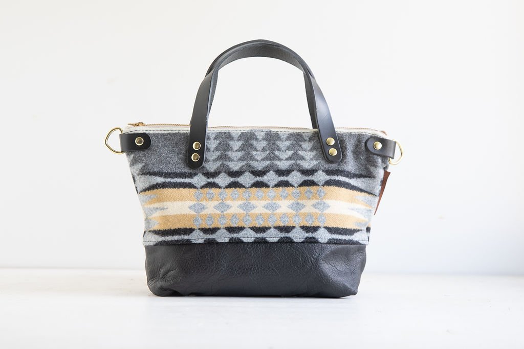 Bitsy Purse in Arroyo Rancho Black Wool 002