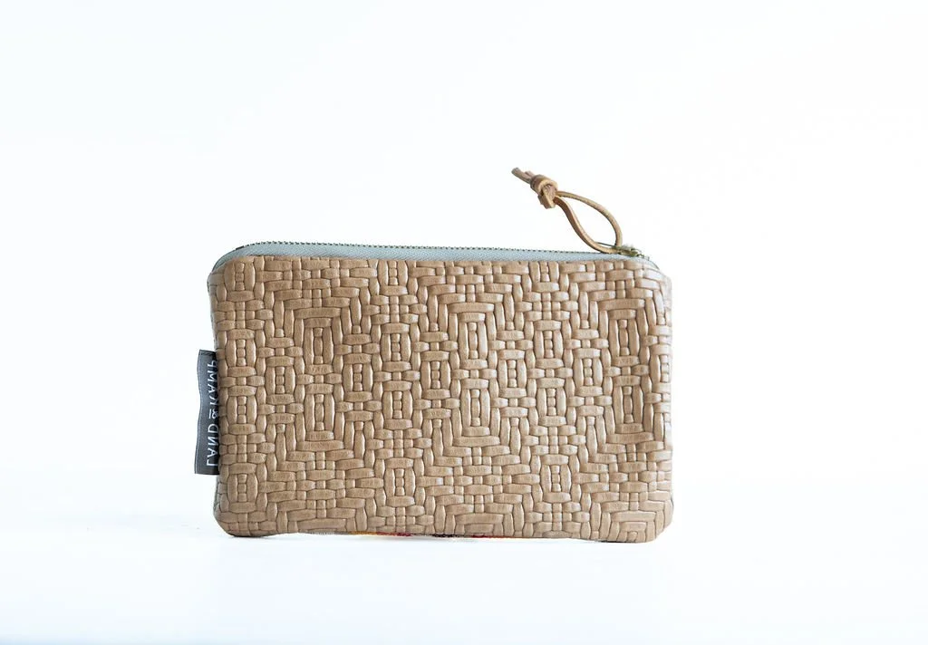 basketweave Detail view of the Chief Joseph Khaki wool pouch featuring YKK zipper and leather pull tag by Land & Kamp