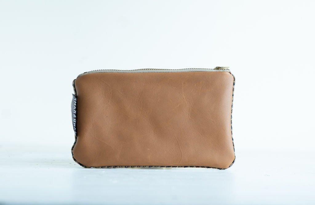 Backside in brown leather Detail view of the Classic Houndstooth wool pouch featuring YKK zipper and leather pull tag by Land & Kamp