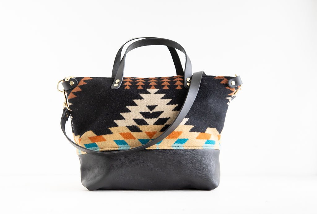 Crossbody Purse in Rancho Arroyo Black Wool 001