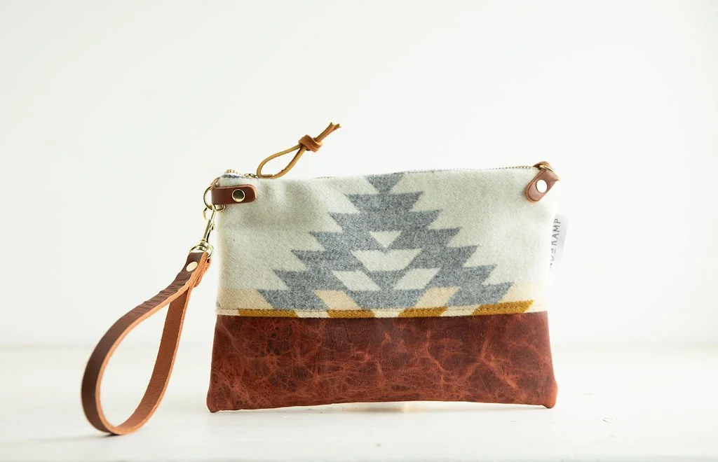 3 in1 Wristlet in Rancho Arroyo Silver Wool 003