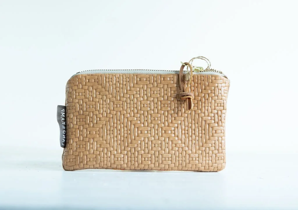 basketweave Detail view of the Chief Joseph Khaki wool pouch featuring YKK zipper and leather pull tag by Land & Kamp
