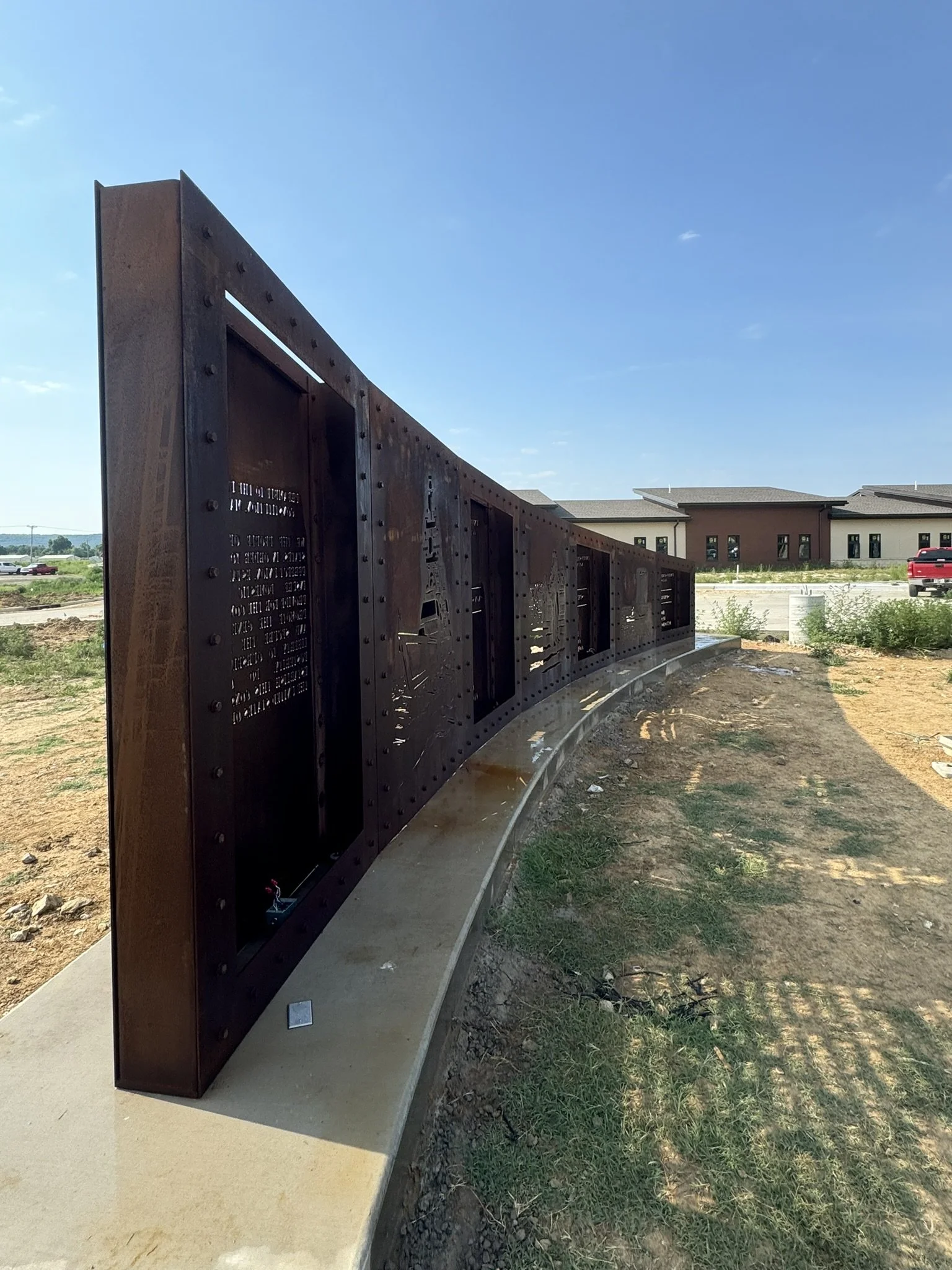 Sallisaw Public Artwork
Artist: Gordon Huether | Fabrication & Installation: Blue Barn Arts
Medium: Fabricated Corten sculpture
Status: Complete and installed
Overall Dimensions (H × W × D): 1060 x 120 x 30
This civic public artwork in Sallisaw consi