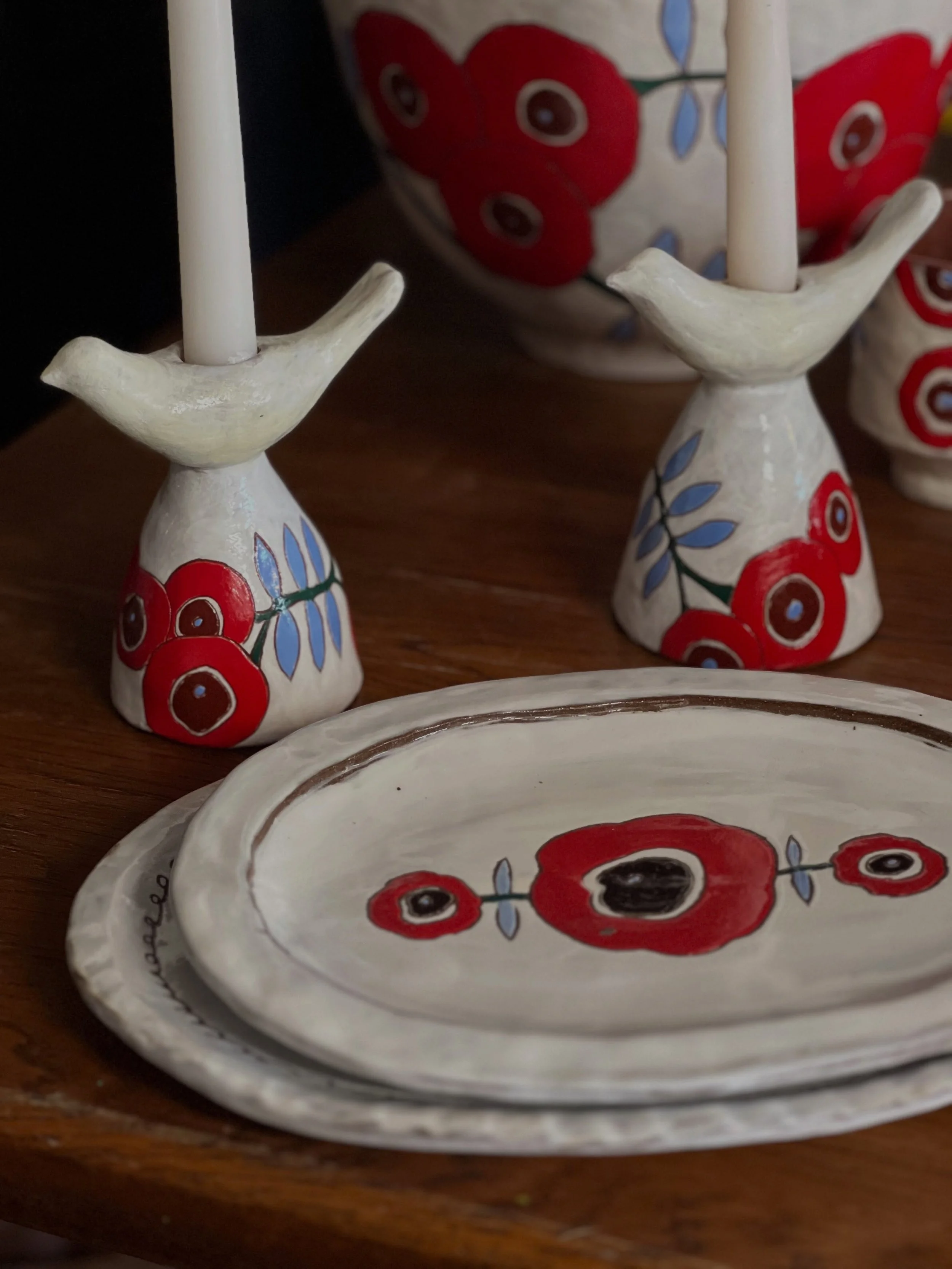 I made these bird candle holders during the clay classes I taught at the @thechurcharthouse. They were inspired by my dear friend @annaearlyart and her work. They get to make their appearance at @reimangardens Art fair tomorrow from 9am-3pm. I don&rs