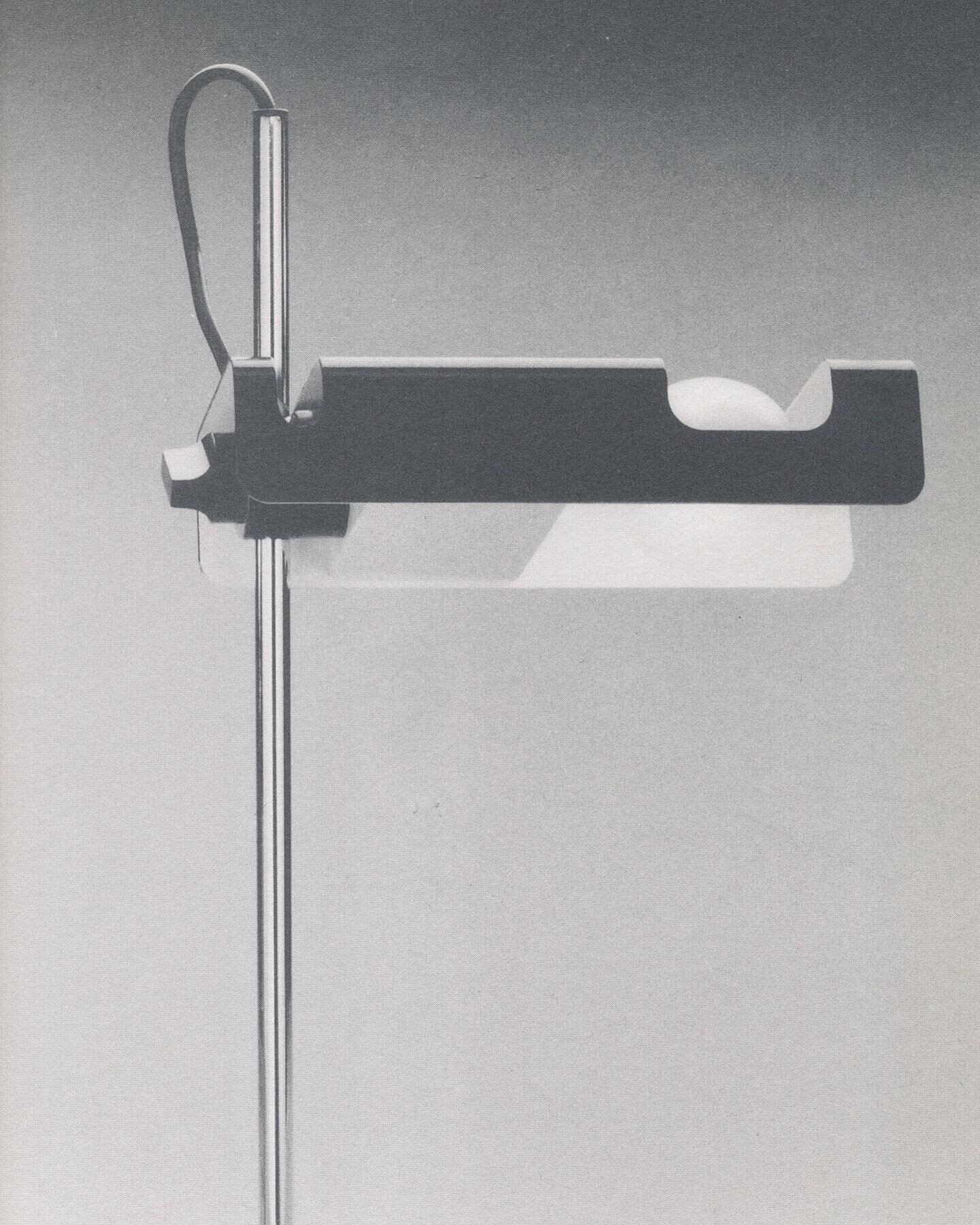 Spider | 1965
Space age의 선구적인 디자이너
Joe Colombo의
미래지향적 디자인의 정수,
Spider lamp.

자세한 이야기는 라이릿 프로필의 
링크에서 만나실 수 있어요✨

Designed by 
Joe Colombo
for Oluce

📷 by luceweb
&amp; uncommoncave