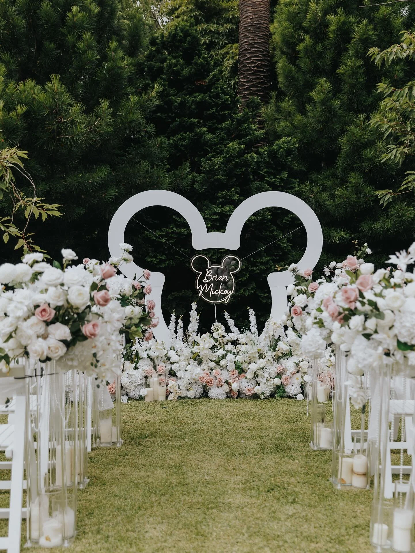 Melbourne | A Mickey-inspired wedding at the zoo 🐾✨

A wedding filled with friends, laughter, happy tears &mdash;
and even a few curious animal guests.
Everyone laughed, cried, and celebrated together, making it a day full of genuine joy.

The groom