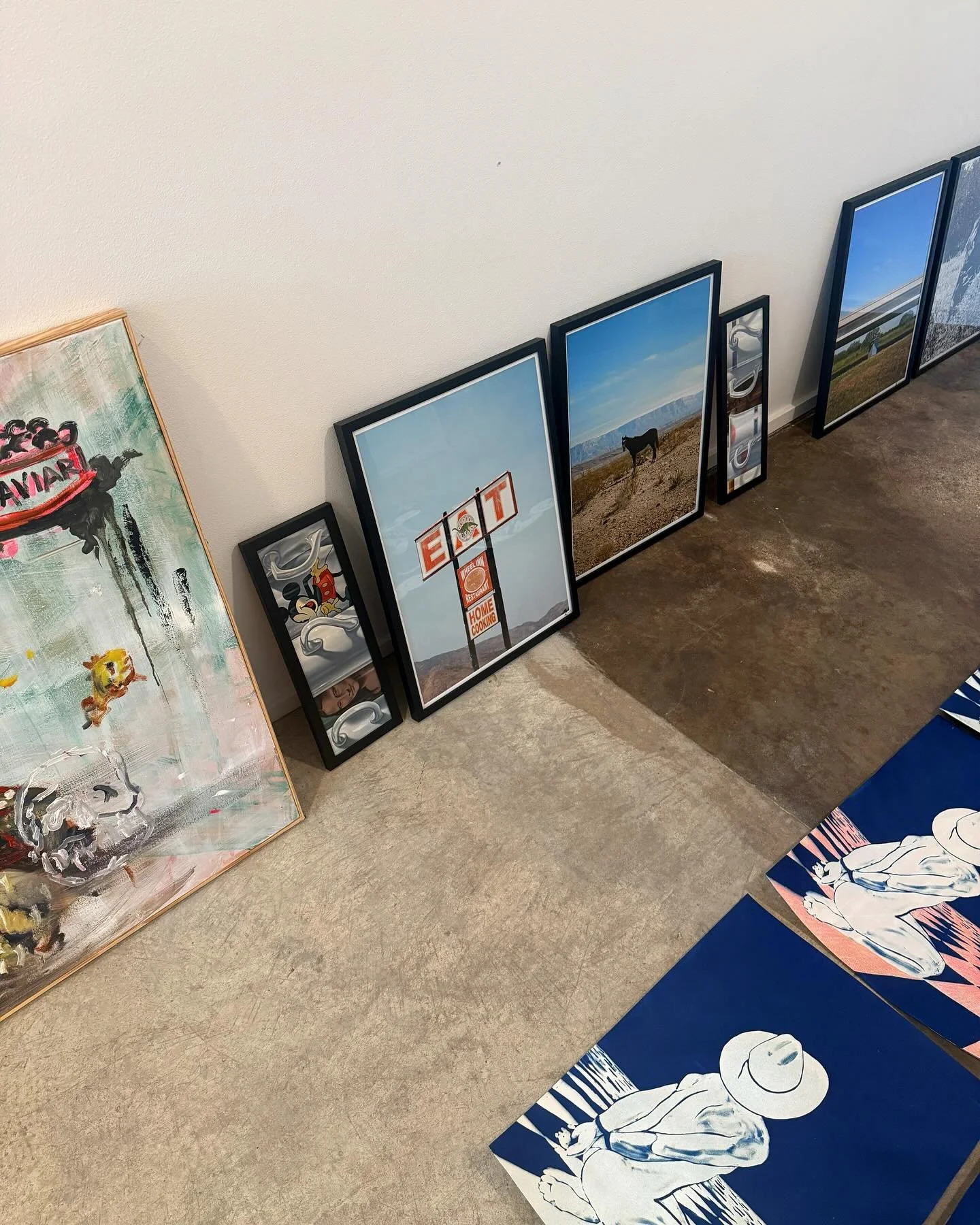 Closed this weekend but for very good reasons. 🎨 
Hanging the new group show IN GOOD COMPANY opening next Sat Nov 1 ❣️❣️❣️❣️❣️ 
Feat. 9 of some of my favorite artists 😍