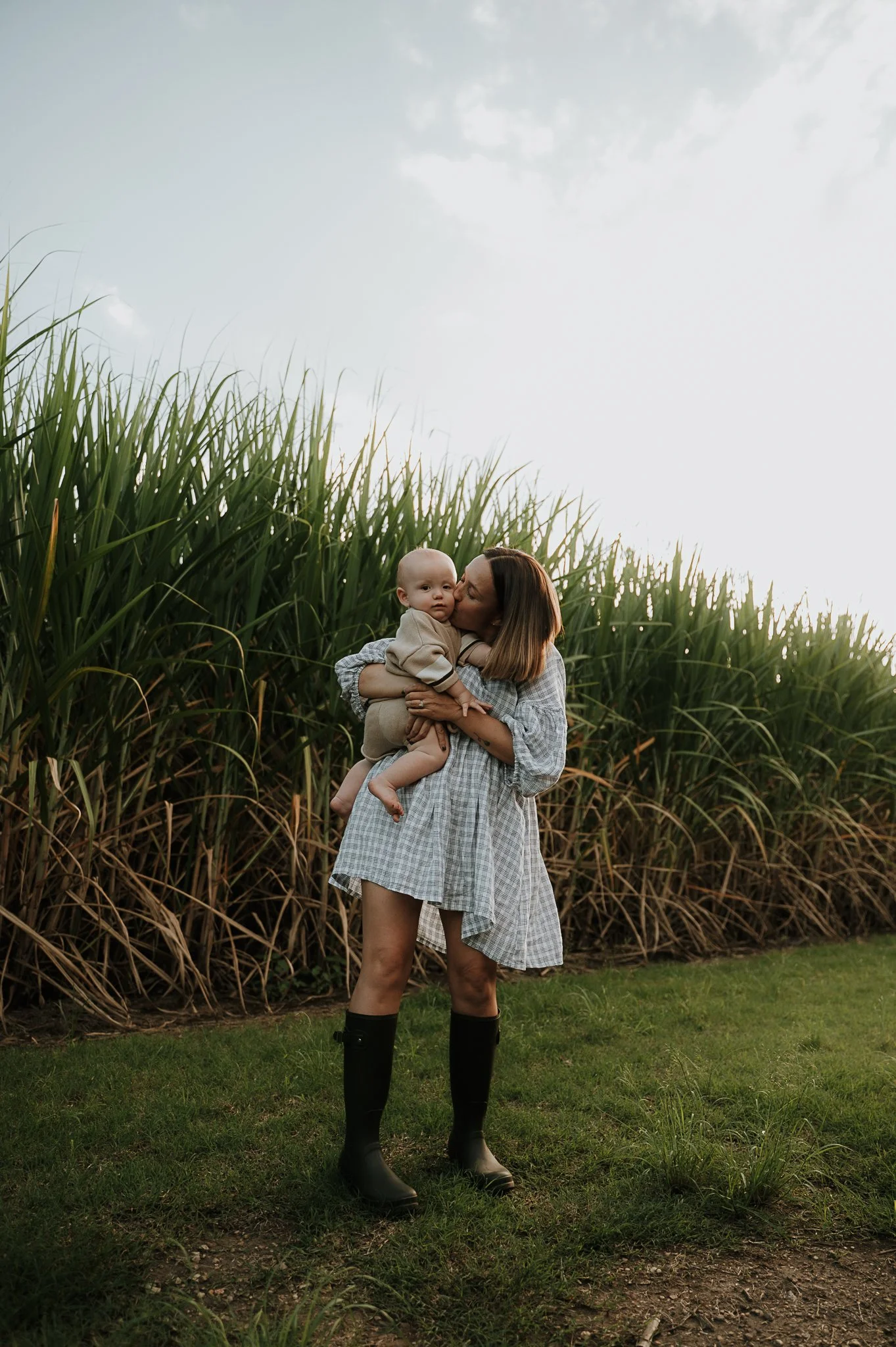baby-holding-mothers-skirt.jpg
