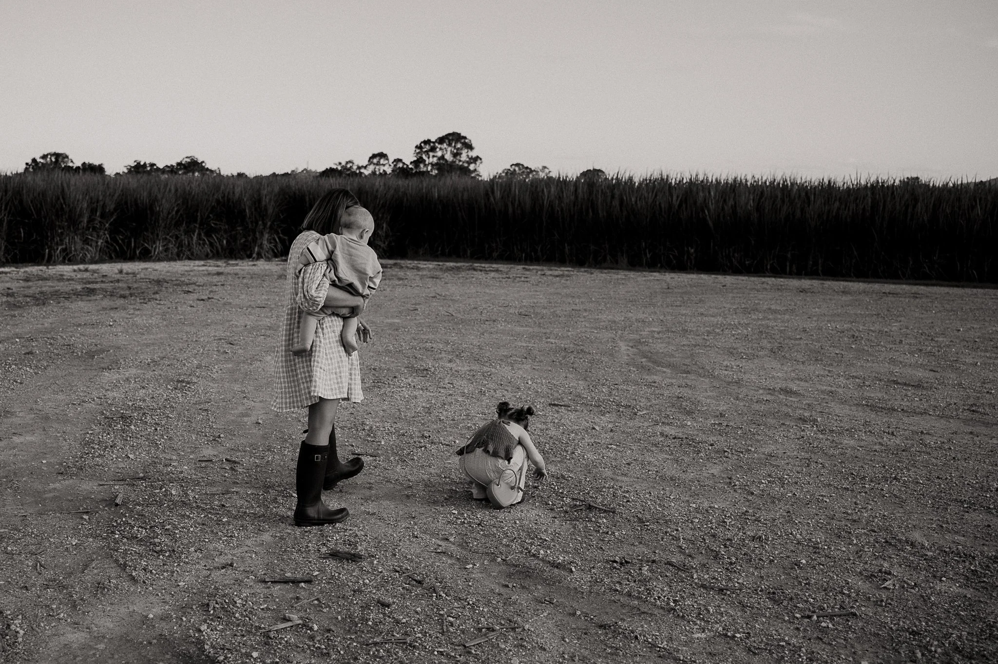 candid-family-photography-mother-children-walking.jpg
