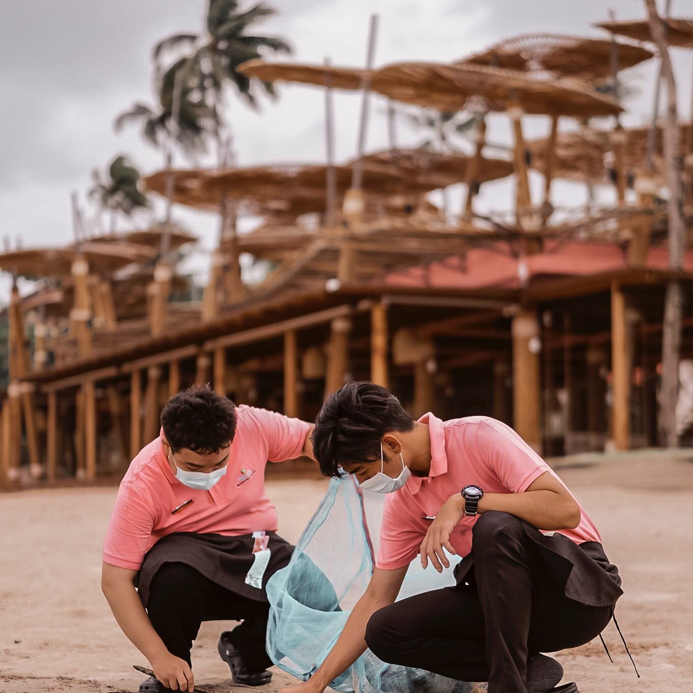 Small actions can make a big difference.

Thank you to those who joined us today.

#worldoceansday
#notrashkhaolak