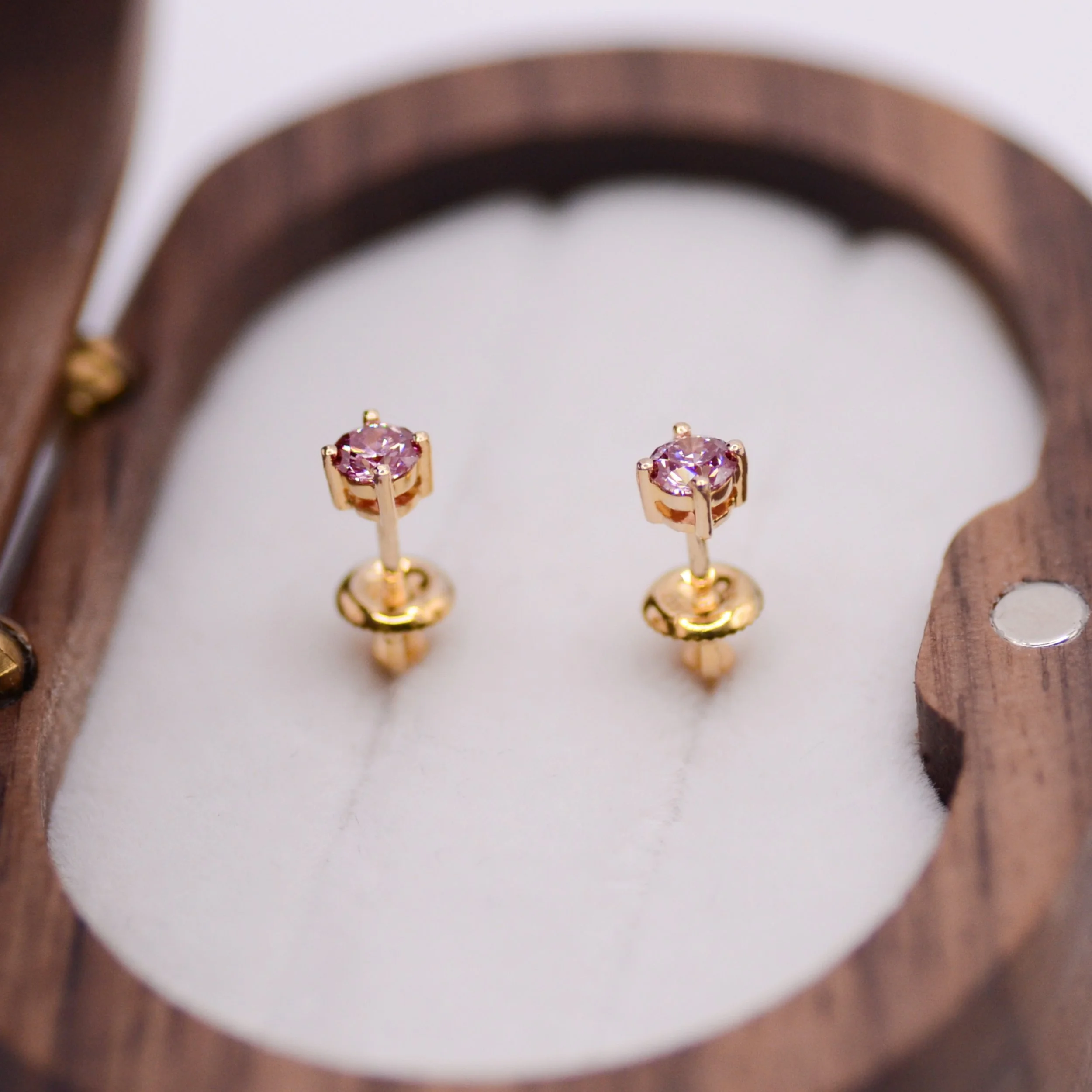 E0959_0.20_ct_(0.15-0.24_ct)_Pink_Brilliant_18K_Yellow_Gold_2734762384A_(3).jpg