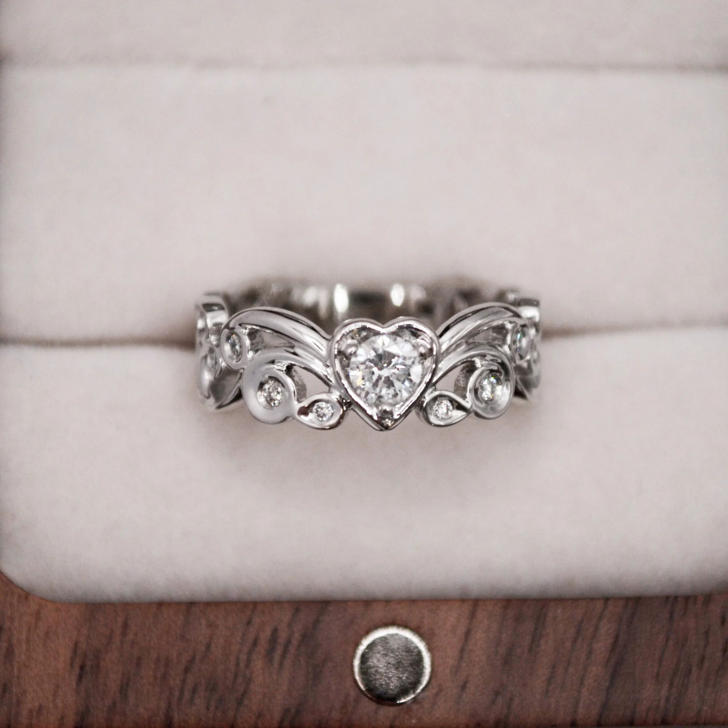 Customized_Ring_0.08-0.14_ct_Colourless_Brilliant_Platinum_4079269119_(3).jpg