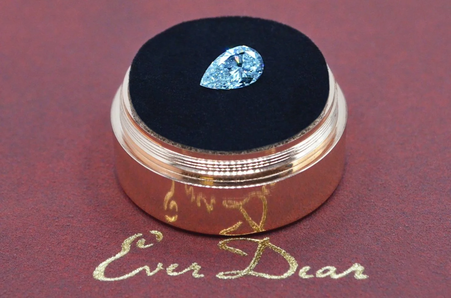 Blue_pear_Diamond_01.jpg