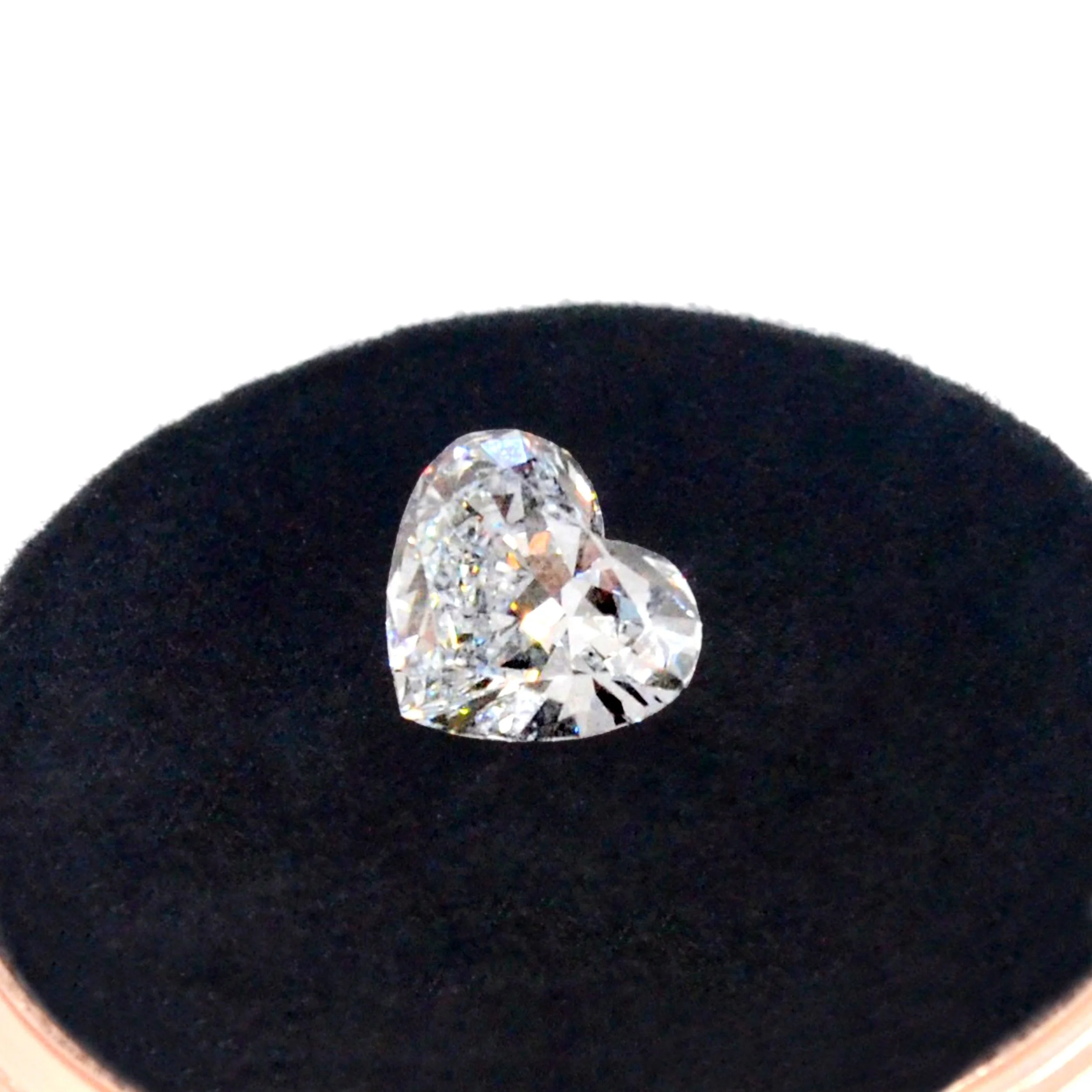A stunning heart-shaped 1.00-1.29ct colorless cremation diamond made from pet ashes, available from EverDear™ at the best price on the market.