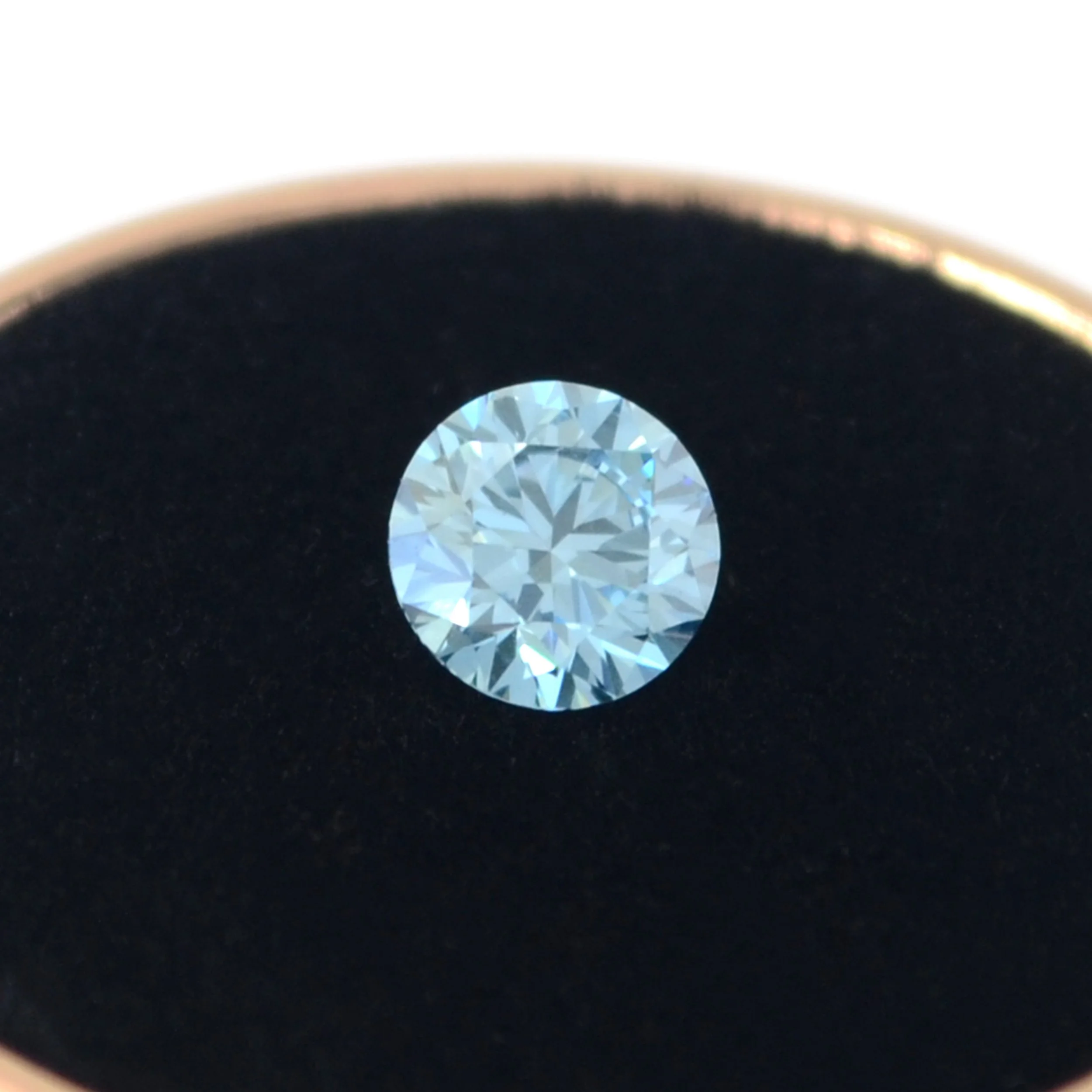 Brilliant cut blue diamond 01.JPG