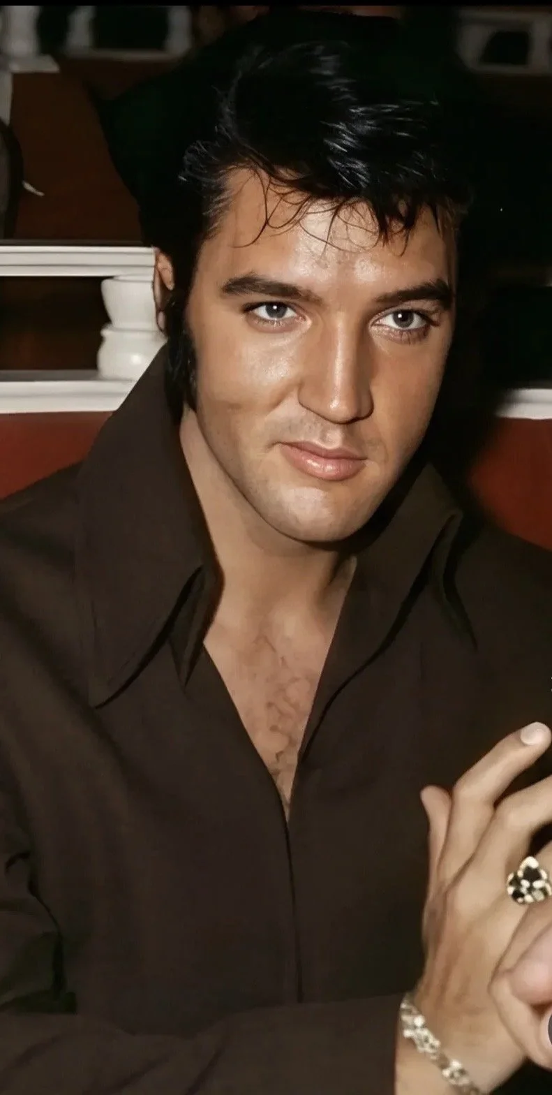 Elvis side smile.jpg