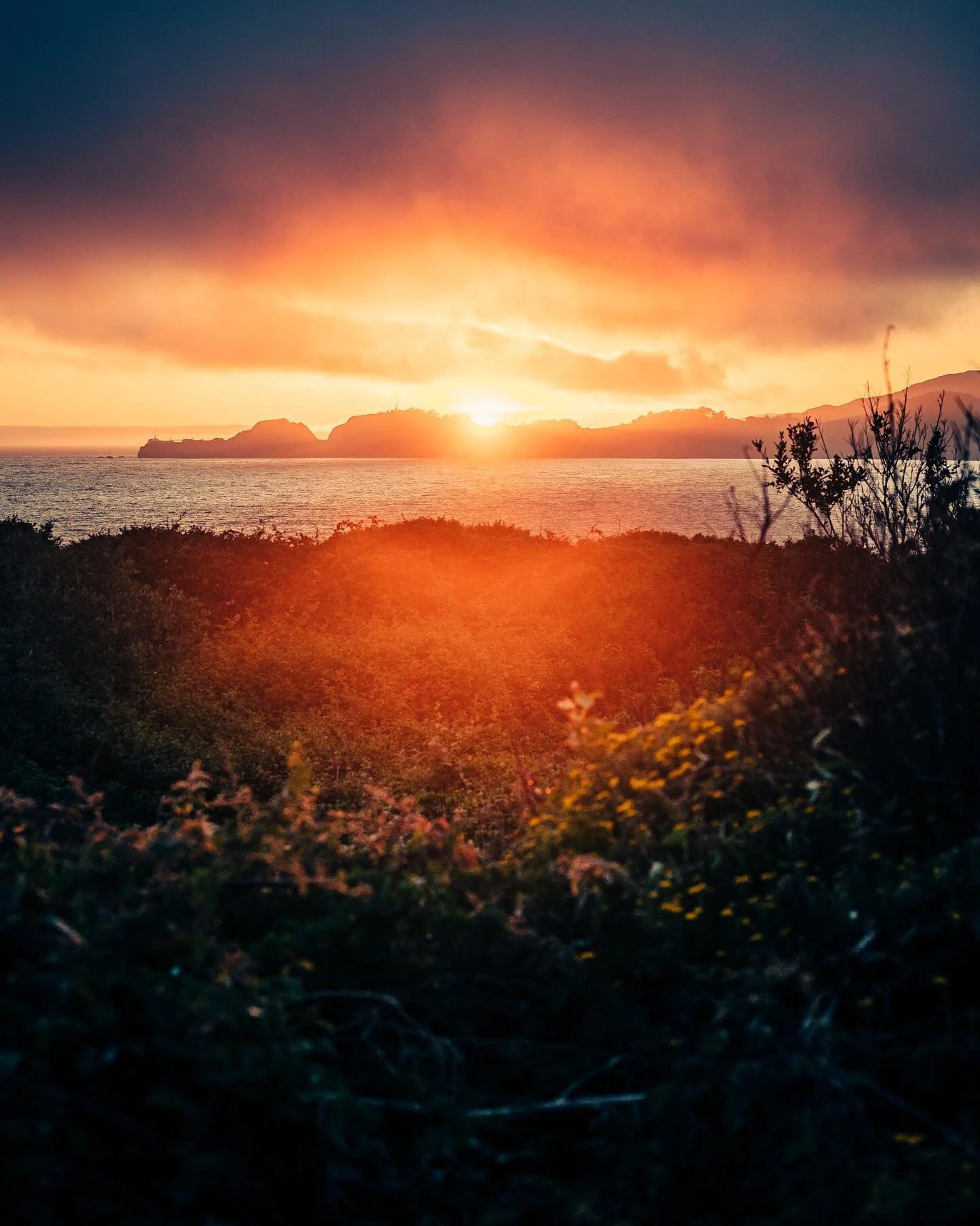 Would you believe this scene was totally fogged in just a few minutes before this picture was taken??
.
It&rsquo;s fog season in SF. That means most sunsets are hidden by the fog, but every once in awhile, the winds sweep in and reward all the patien