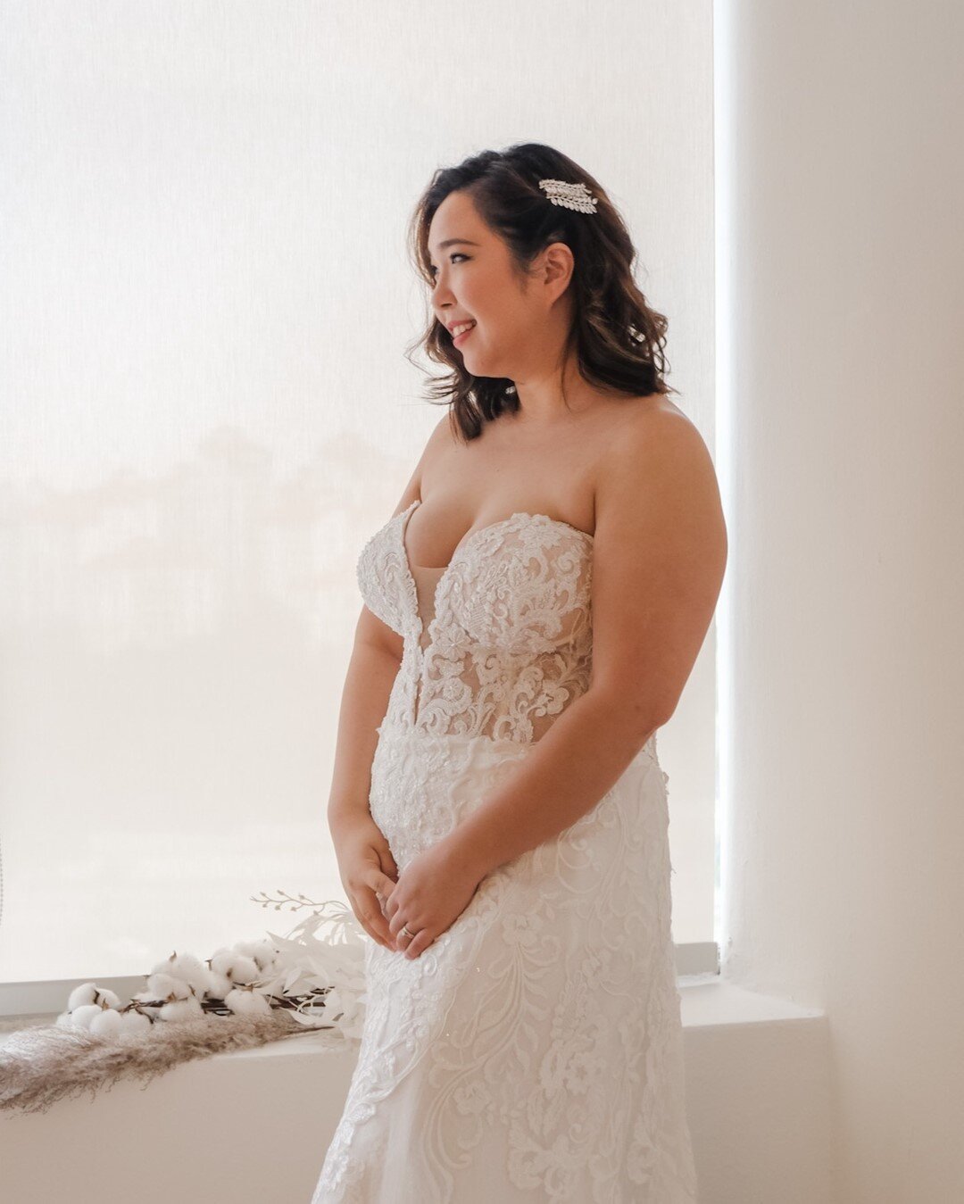 Bold and sweet, all in one! We love this look 🥰⠀⠀⠀⠀⠀⠀⠀⠀⠀
HMUA: @carina_beautybuzz⠀⠀⠀⠀⠀⠀⠀⠀⠀
.⠀⠀⠀⠀⠀⠀⠀⠀⠀
.⠀⠀⠀⠀⠀⠀⠀⠀⠀
.⠀⠀⠀⠀⠀⠀⠀⠀⠀
#bloomingbride #bridalstyle #beauty #singaporeweddings #sgbridalhmua #boldlook #sweet #lace #sweetheart #weddings #bridalfash