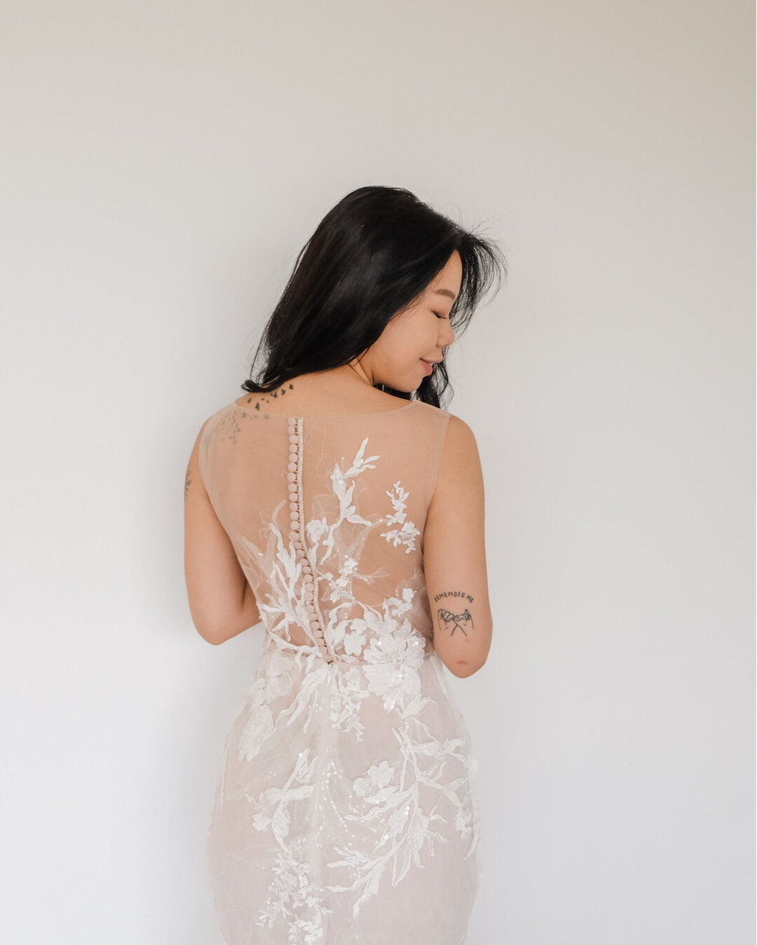 We love a good back detail. A great BACK impression 😛⠀⠀⠀⠀⠀⠀⠀⠀⠀
.⠀⠀⠀⠀⠀⠀⠀⠀⠀
.⠀⠀⠀⠀⠀⠀⠀⠀⠀
.⠀⠀⠀⠀⠀⠀⠀⠀⠀
#details #backdetails #bridalgowns #weddingsinsingapore #bridetobe #bloomingbride #sgbrides #bridetobe #sghmua #plussize #bridalboutique #fitteddress #bu