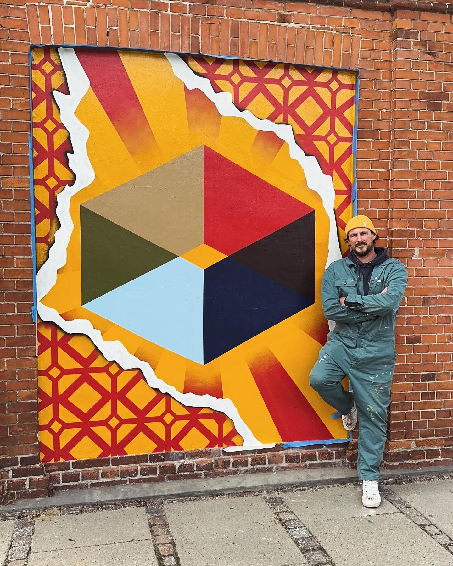 Had fun doing this little mural for @borgerforeningenst Thank you for trusting me with your wall🙏 

#logo #mural #art #wallart #spraycan #montanagold #streetart 
@borgerforeningenst 
@dripscph