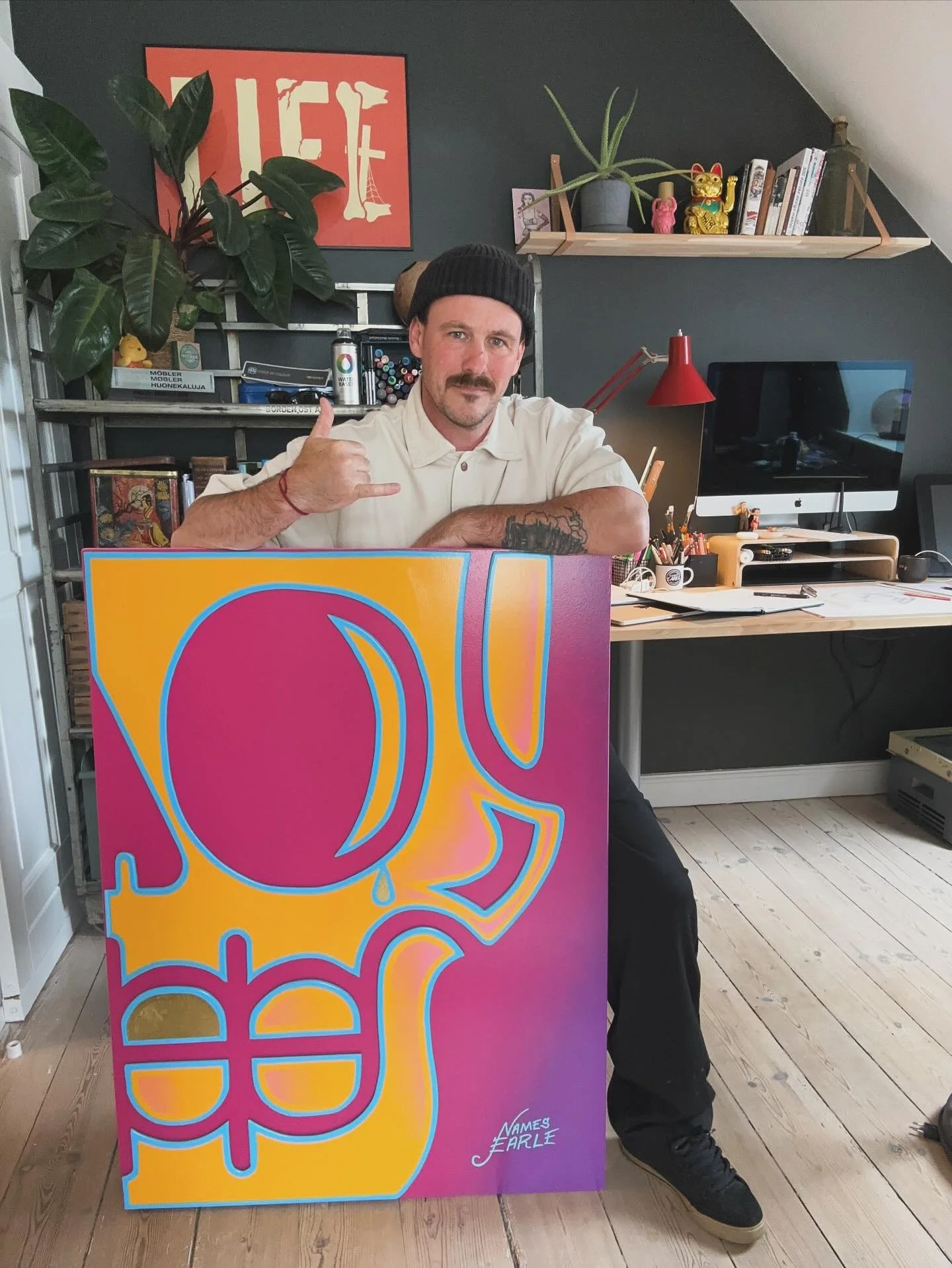 Had fun on this funky skull piece. 
Mdf board, reused wood, spray paint, acrylics, posca markers and GOLD leaf🍁 
-
DM for inquiries about purchase and price. 
-
#art #posca #skull #wallinstallation