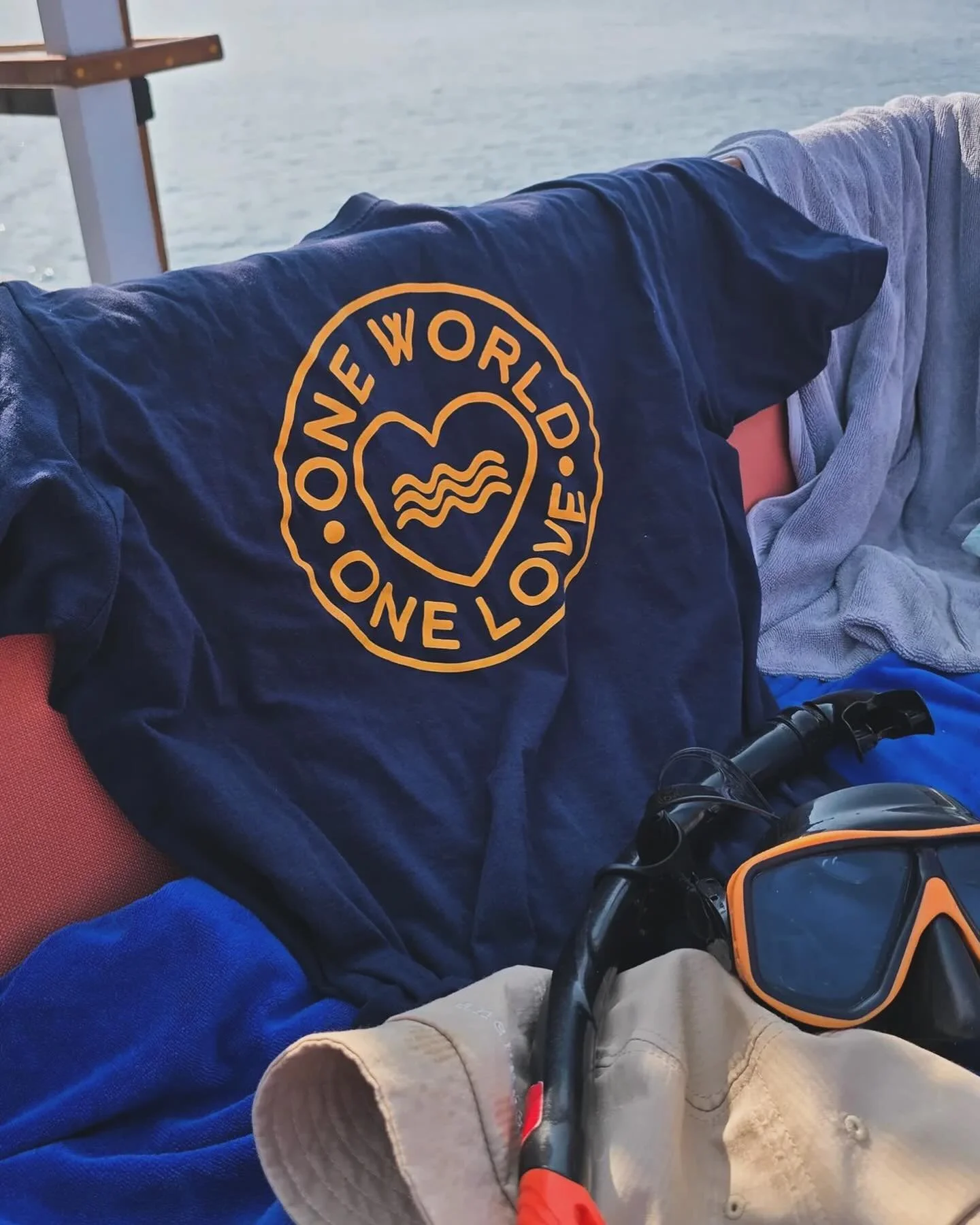 ONE WORLD // ONE LOVE ❤️ 
Amongst all the hatred, the lies, the greed, the splitting of nations, the threats of overtaking sovereign countries, hate crimes, devaluation of people because of their race, sexual orientation, gender, psychological and ph