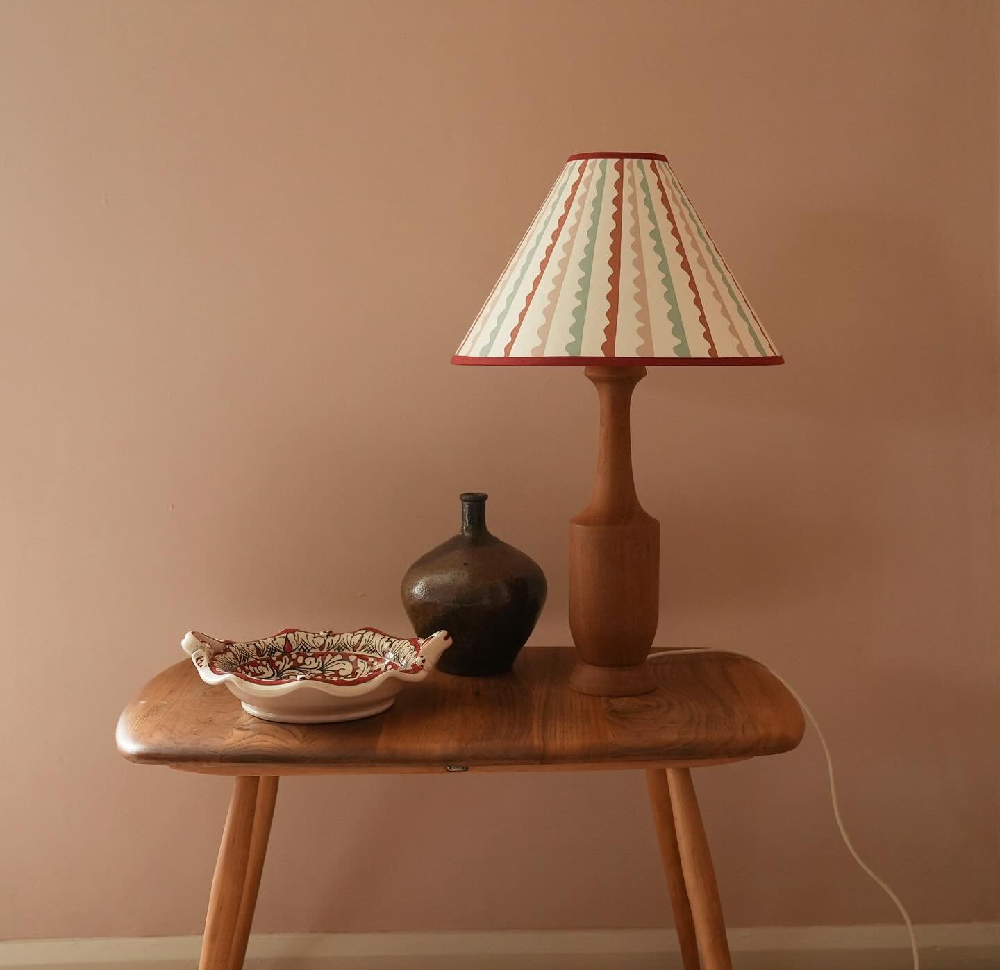 This lampshade creates a warm, cosy feel to any room. The Tuscan Stripe lampshade is hand painted in a lovely combination of terracotta, setting plaster and green blue. 

#lampshade #handpainted #home #sustainable #interiordesign #madetoorder