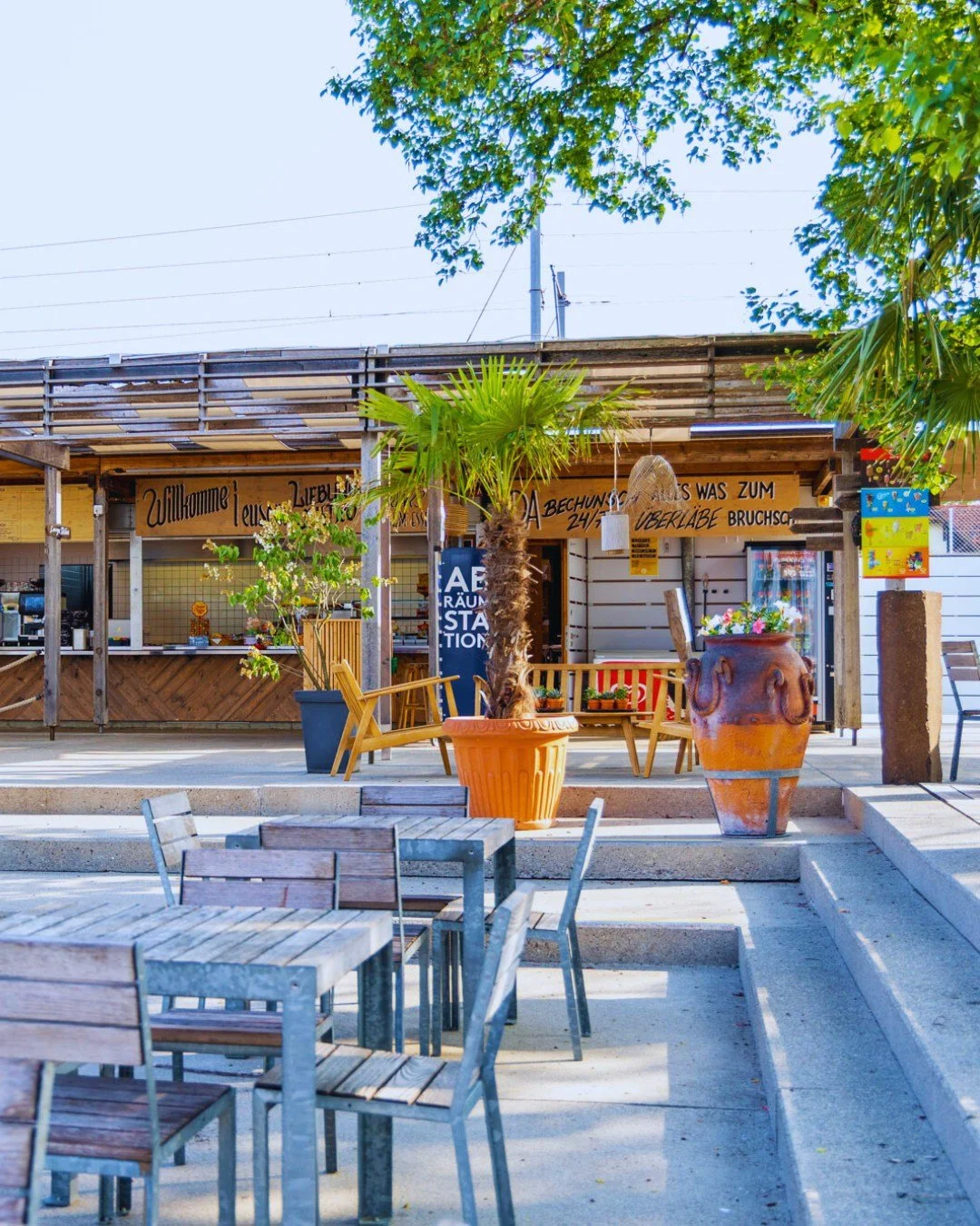 Tropische Beachbar Vibes und bestes Essen bekommst du bei uns im Restaurant! 🥰

***
#strandbadzug #beachvibes #feriengef&uuml;hl #zug #kantonzug #see #lake #zugersee #badi #sommer #summertime #ferien #sommerferien #urlaub #familie #relax #badis #sch