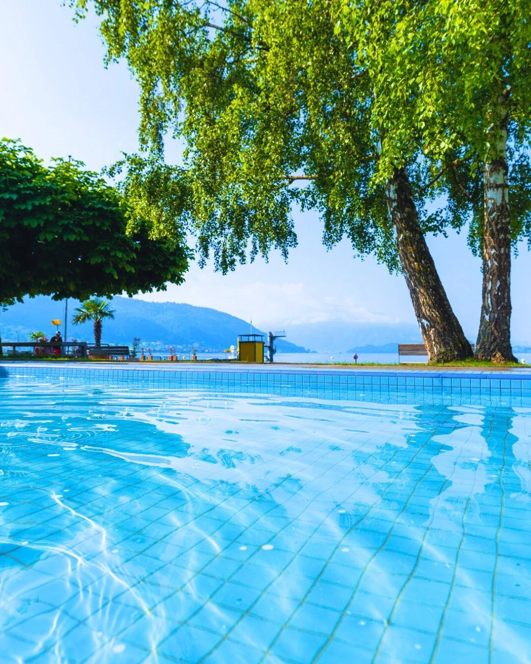 Wem das Seewasser zu ungeheuer ist, kann sich in unserem Pool abk&uuml;hlen ⛲

***
#strandbadzug #beachvibes #feriengef&uuml;hl #zug #kantonzug #see #lake #zugersee #badi #sommer #summertime #ferien #sommerferien #urlaub #familie #relax #badis #schwe