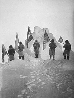 Peary_Sledge_Party_and_Flags_at_the_Pole.jpg
