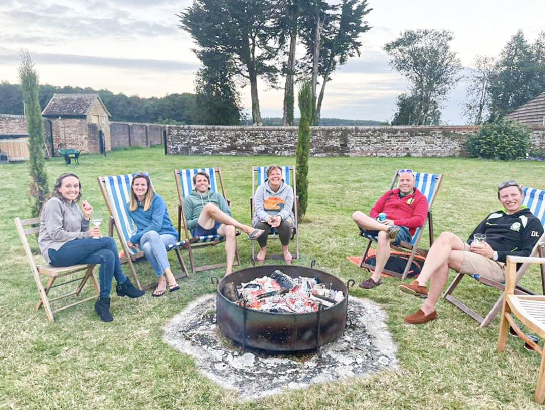 🦌 Time to add a crisp Summer evening around the fire pit at Almer to your #staycation goals.