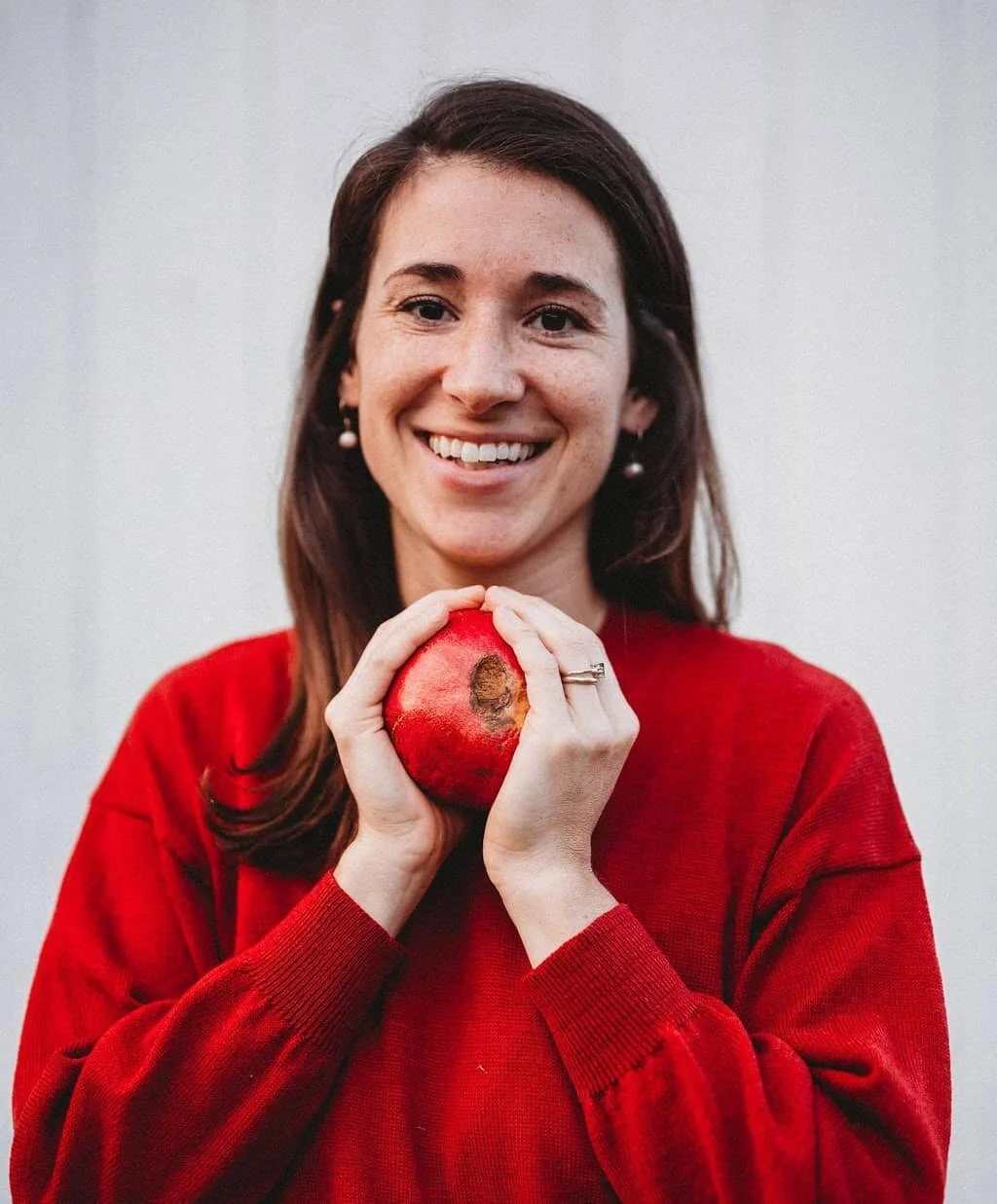 Hi! Shelby here! I'm a licensed women's health dietitian and I'm here to support you on your nutrition journey.
.
A quick bit about why I have a pomegranate in my logo!

✴️They must be enjoyed with intention, strategy, and patience. It's not a fruit 