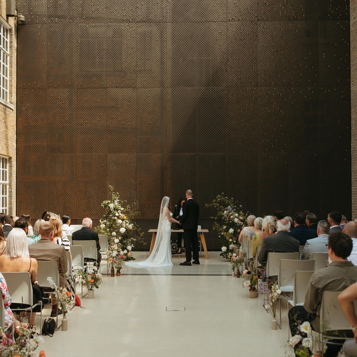 These cold days have gotten me thinking back to this glorious summer day at the Hackney Town Hall. 

Jenny, senior designer at nasty gal, and Ben, cofounder of @londontheinside, shared their love for all things food, fashion, and decor with their fam