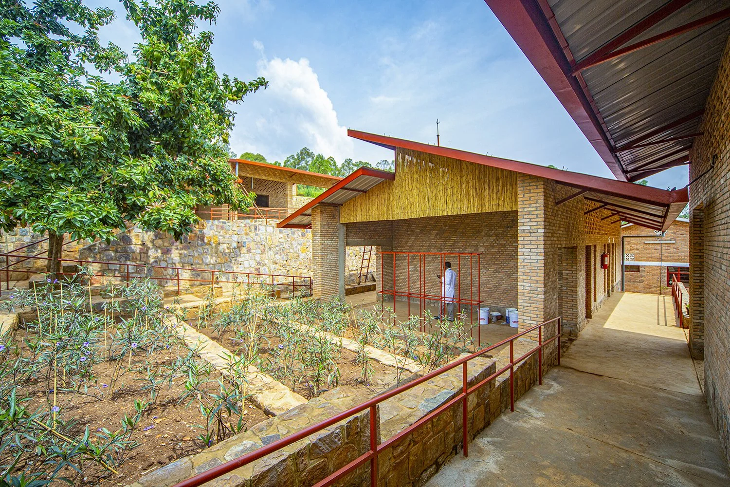 MasoroHealthCenter_OfficeBuilding+Garden-01.jpg
