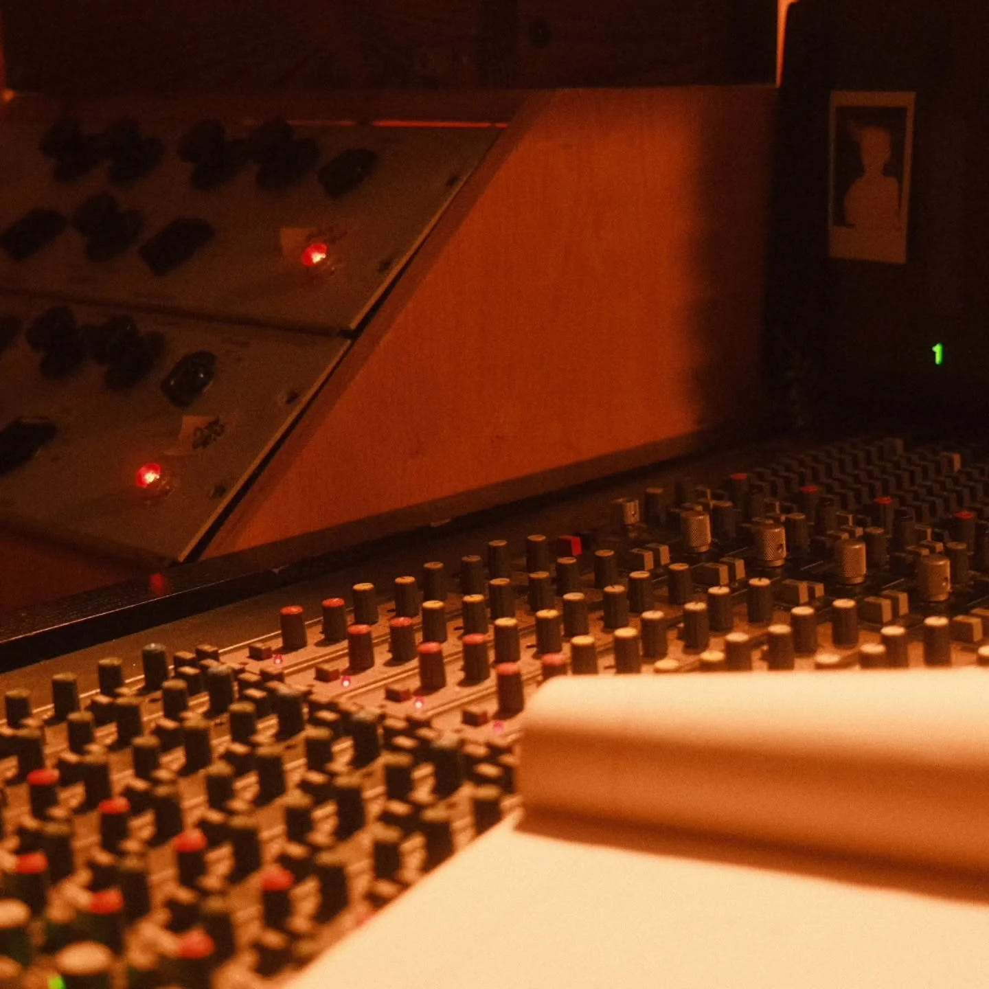 Greetings from the snowy grove! Big changes are afoot over here with a rather interesting console swap about to happen in the next month or so. More on that soon but I'm very excited about it. The year has started off nicely with some inspiring mixin