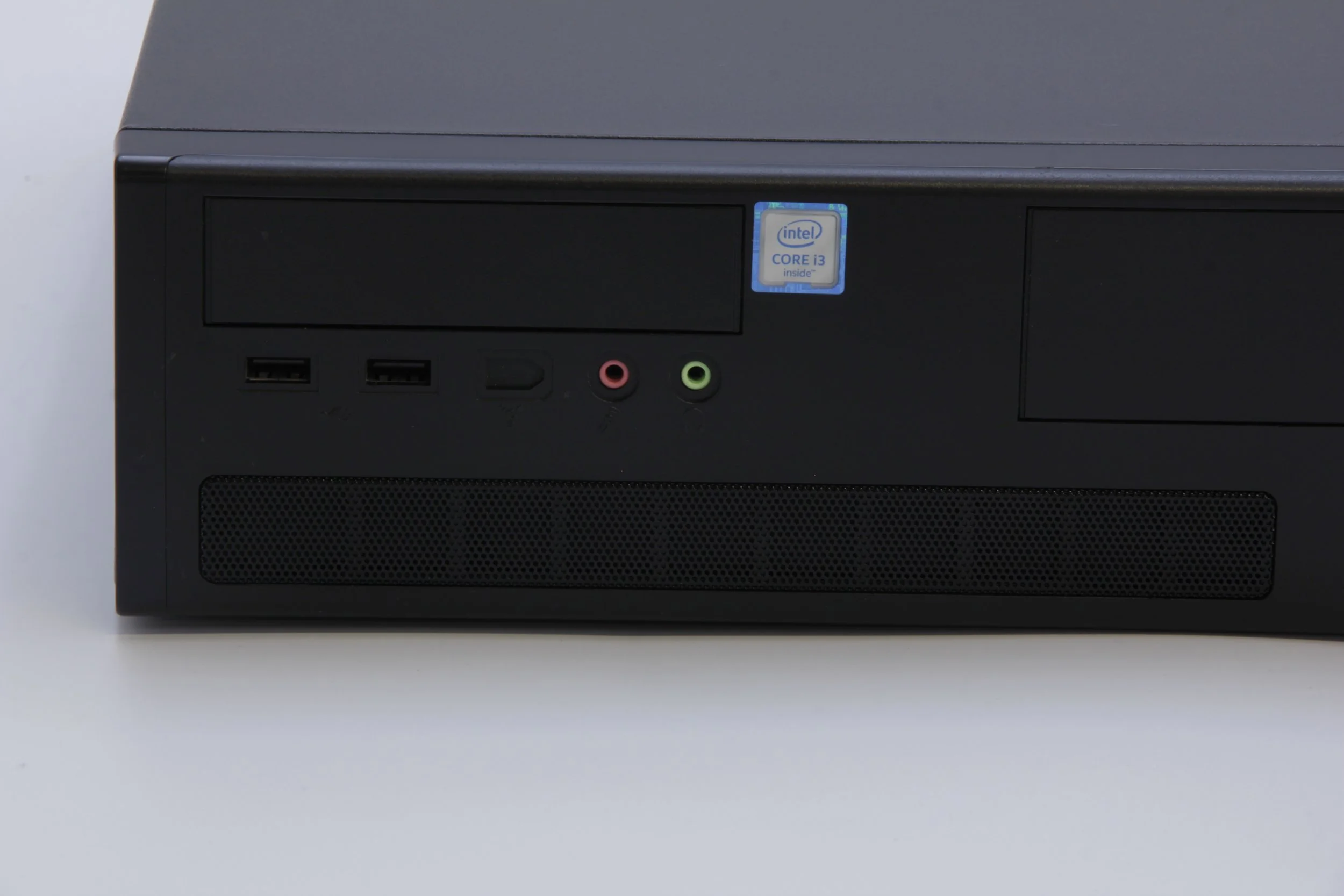 Intel NUC DC3217IYE - Core i3-3217U - 4 GB RAM - Custom