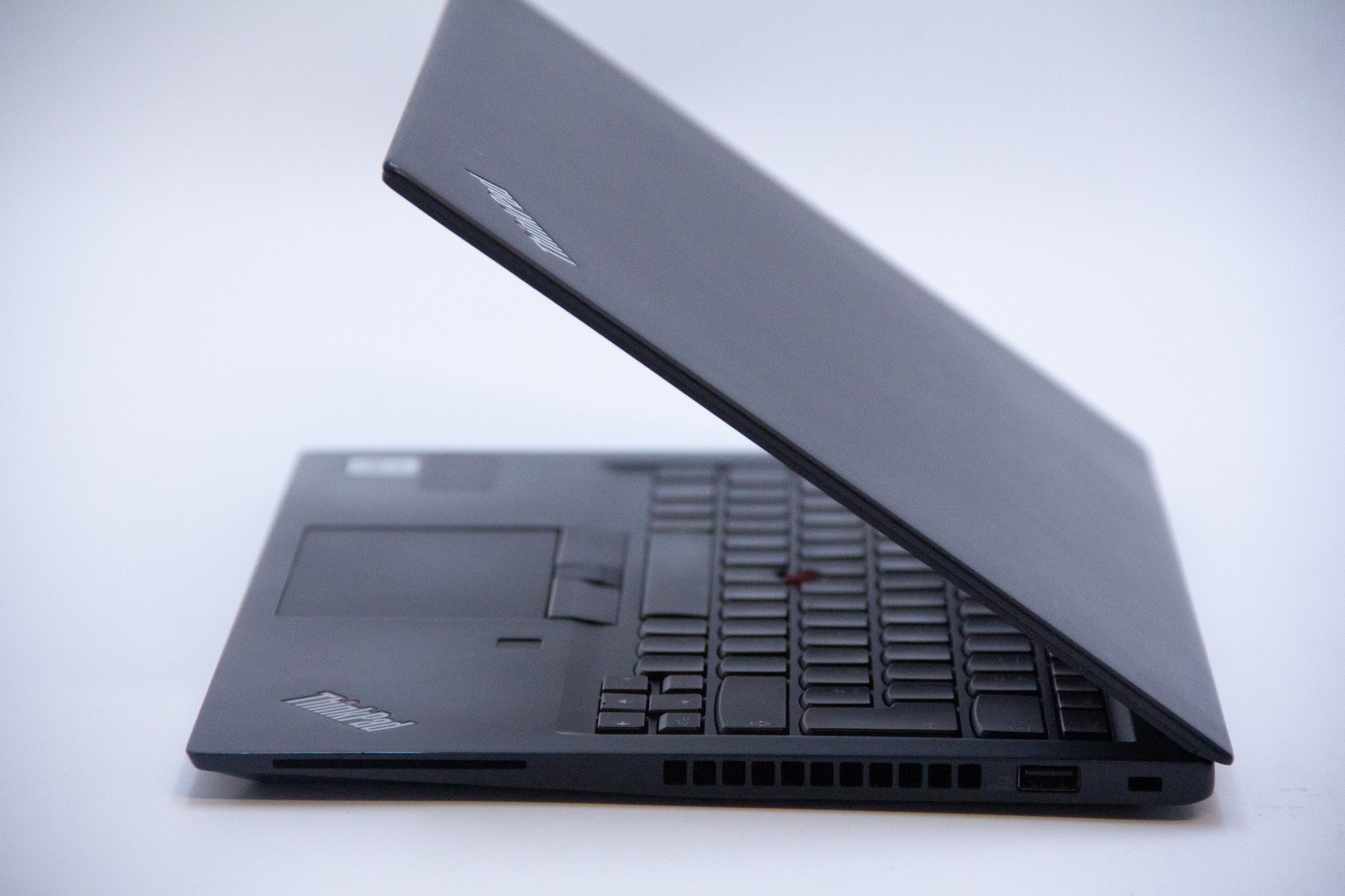 Lenovo Thinkpad X1 Carbon 8th Gen - Intel Core i7 10610U Lenovo Thinkpad X1 Carbon 8th Gen - Intel Core i7 10610U